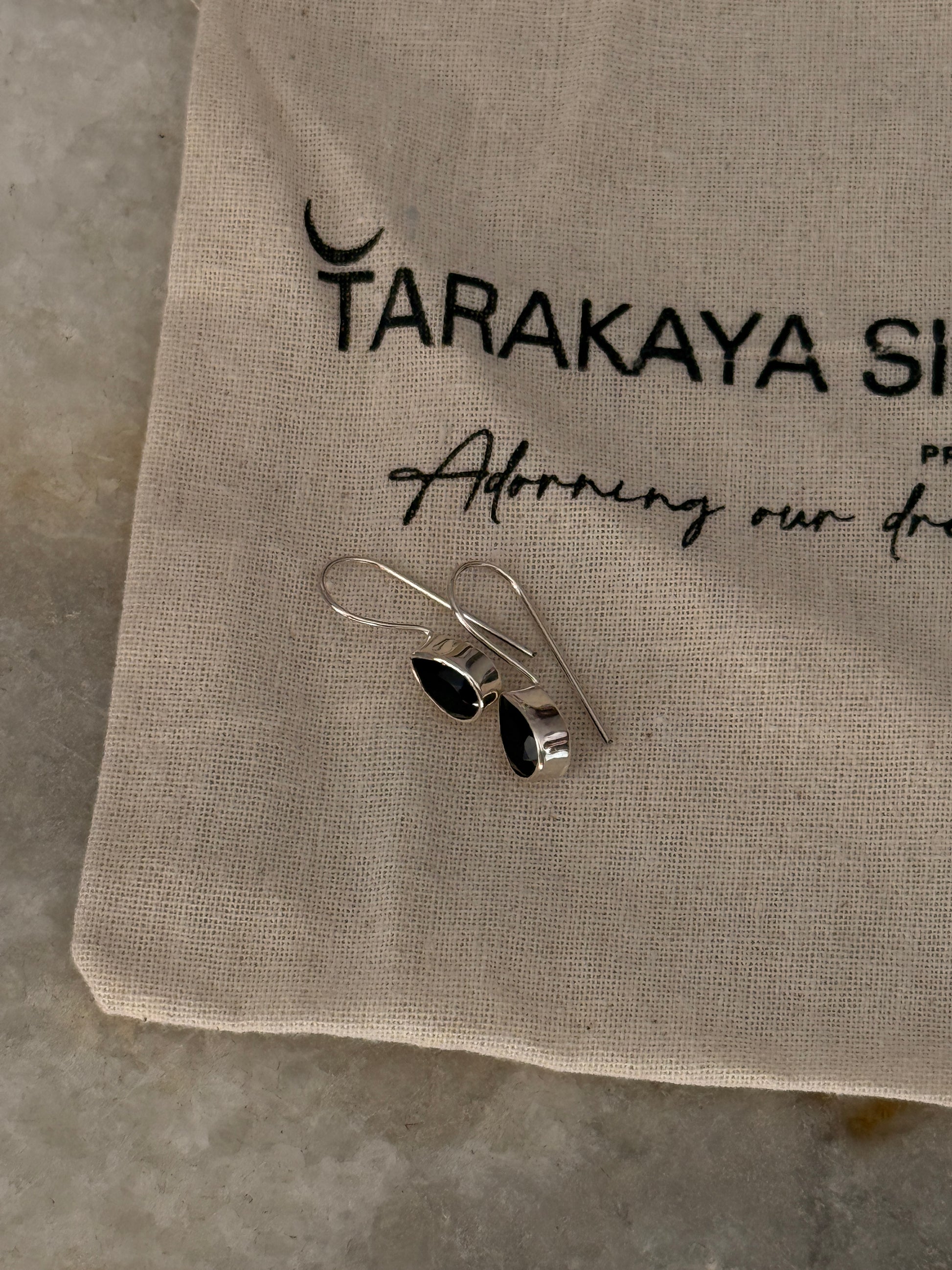 925 silver hook earrings with pear black onyx