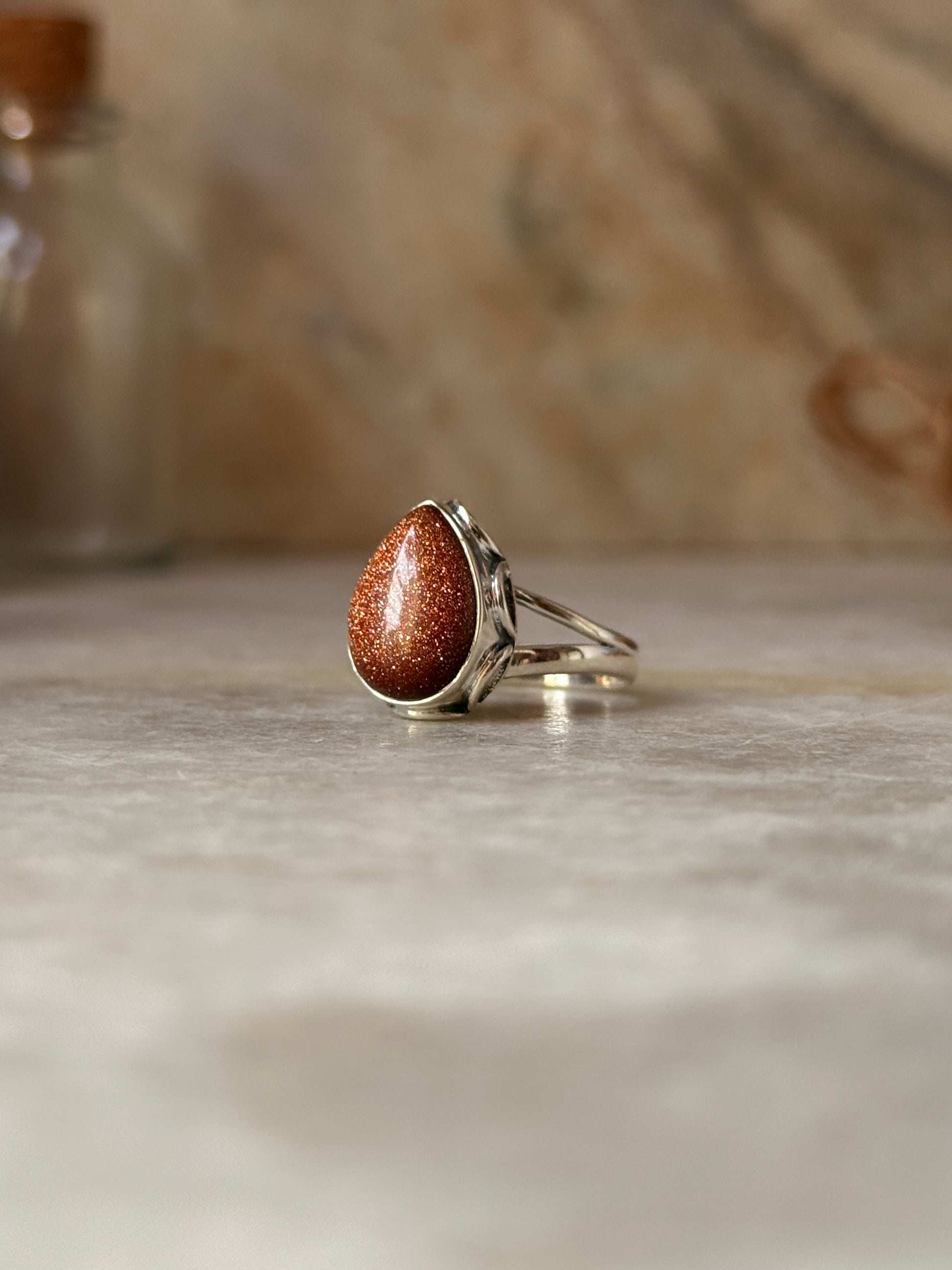 natural sunstone shiny pear 925 sterling silver ring