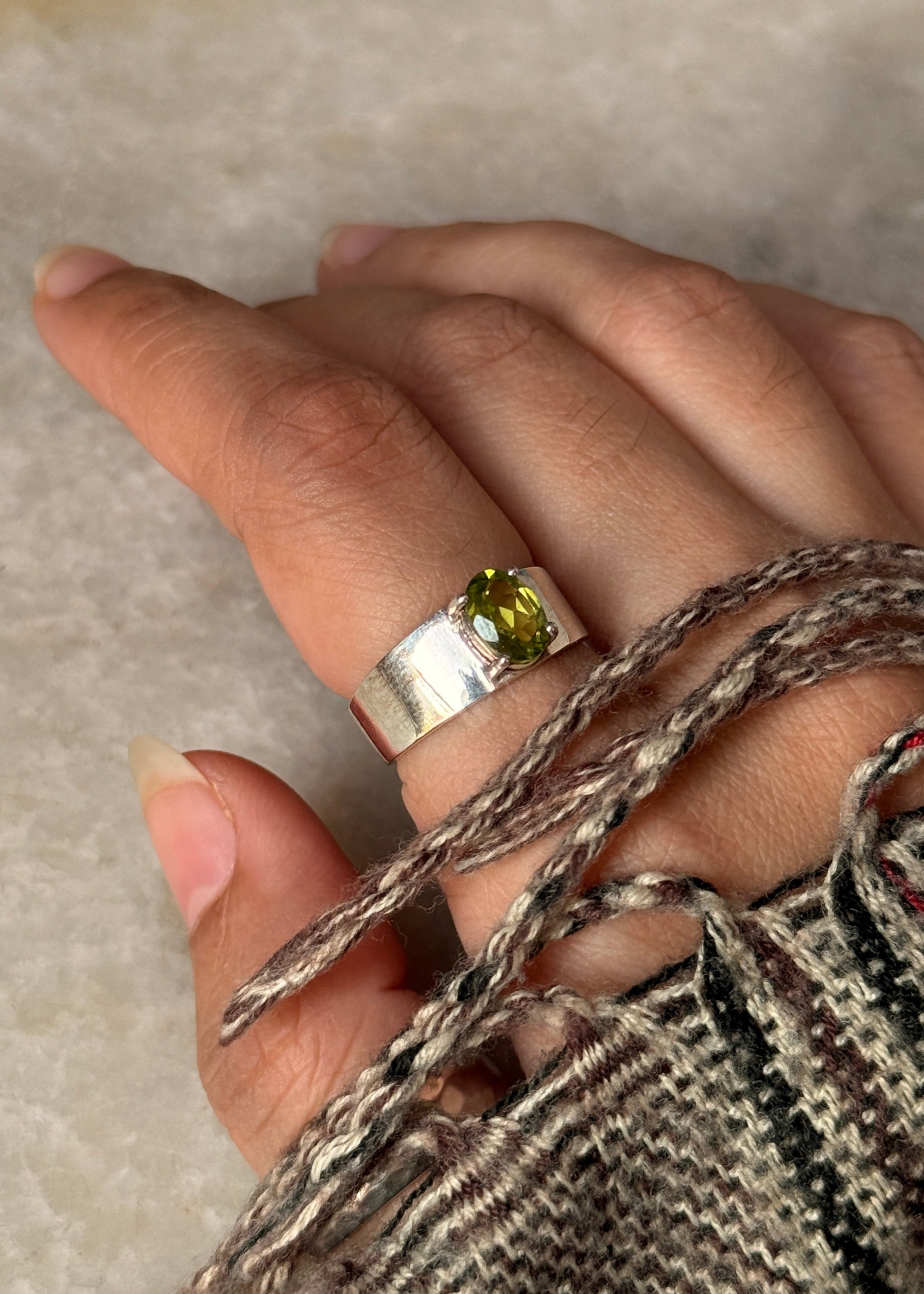 contemporary 925 sterling silver peridot oval statement ring