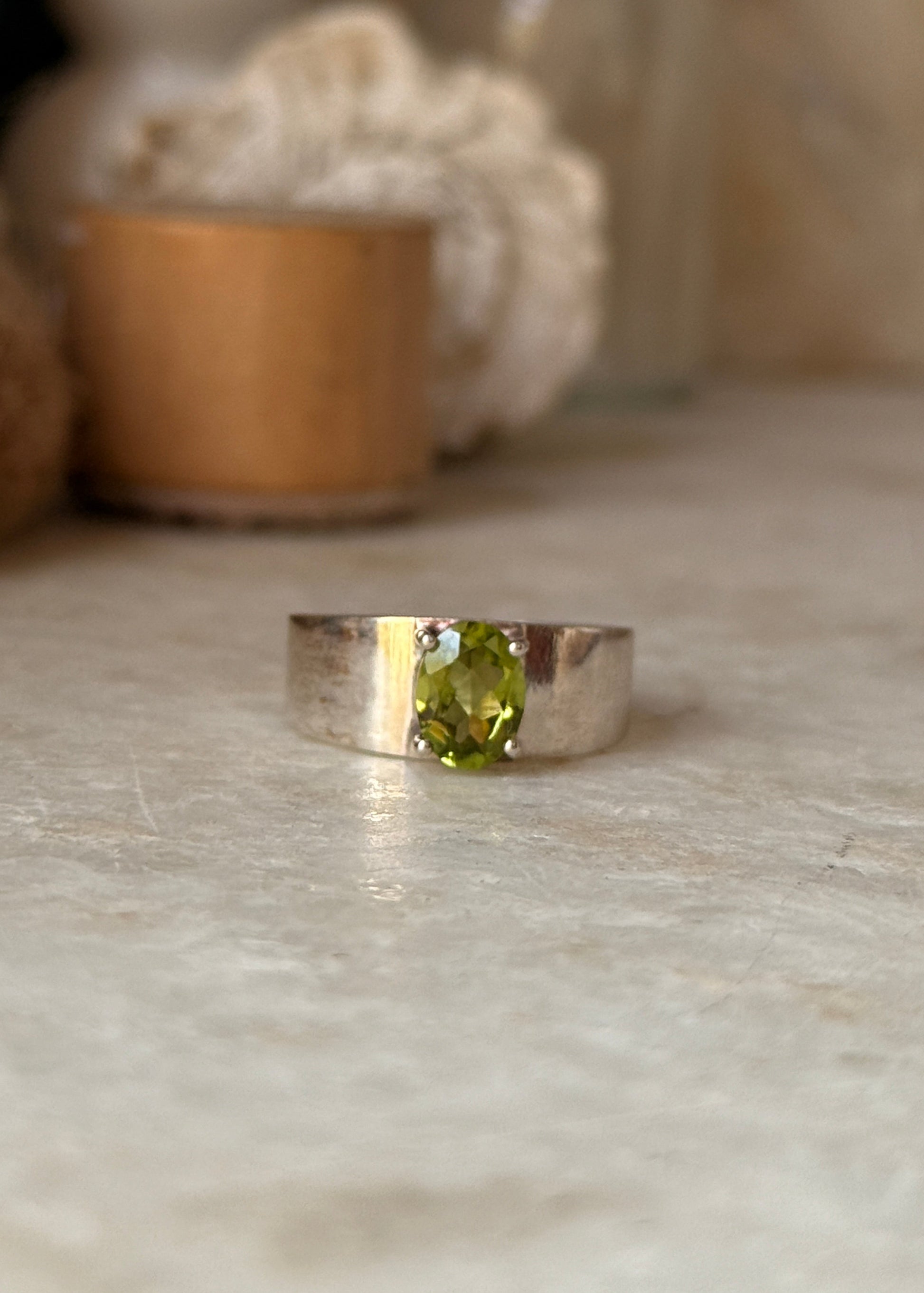 elegant 925 sterling silver peridot chunky oval ring