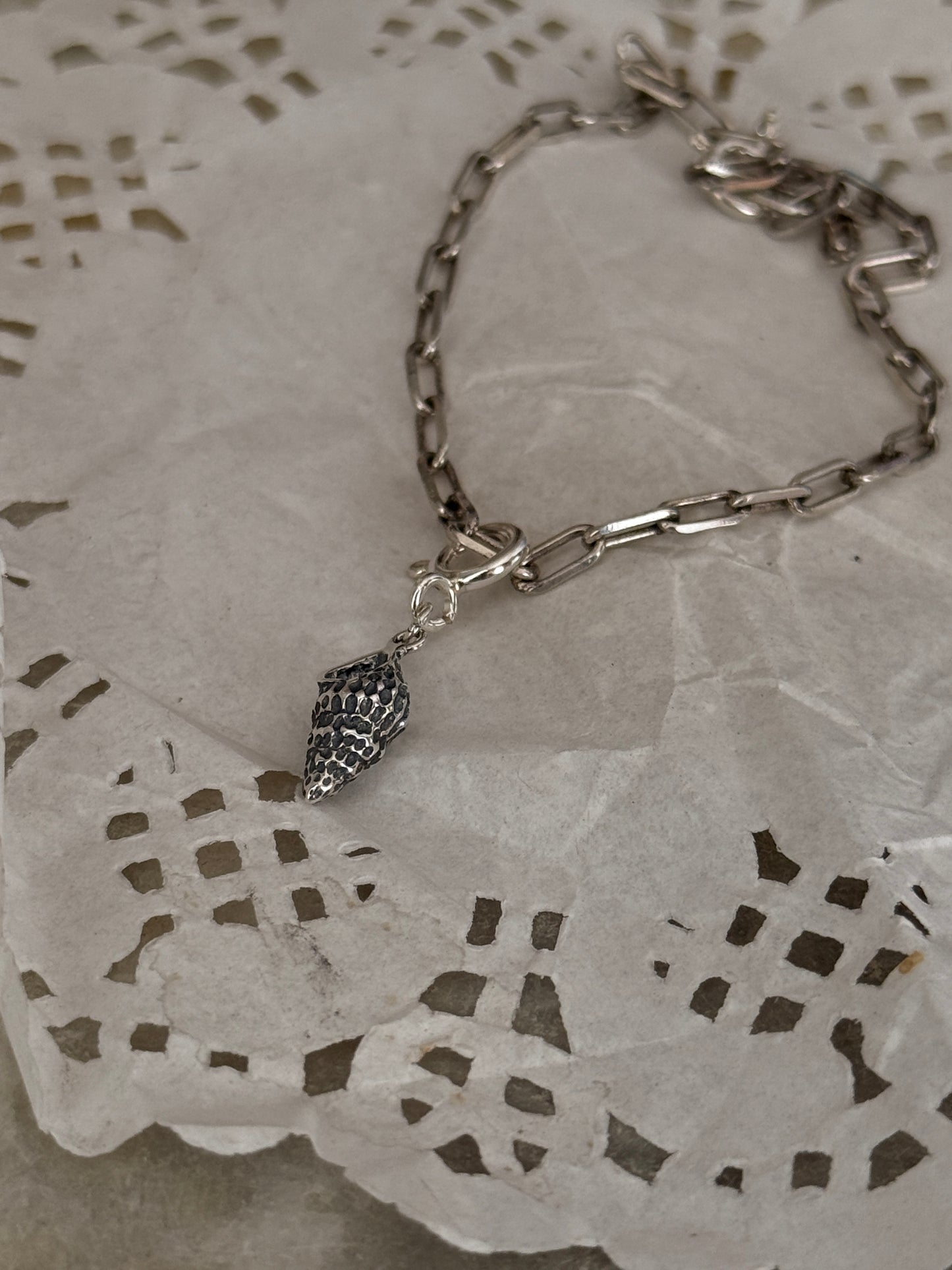 925 Sterling silver paper clip chain bracelet featuring 3D seashell
