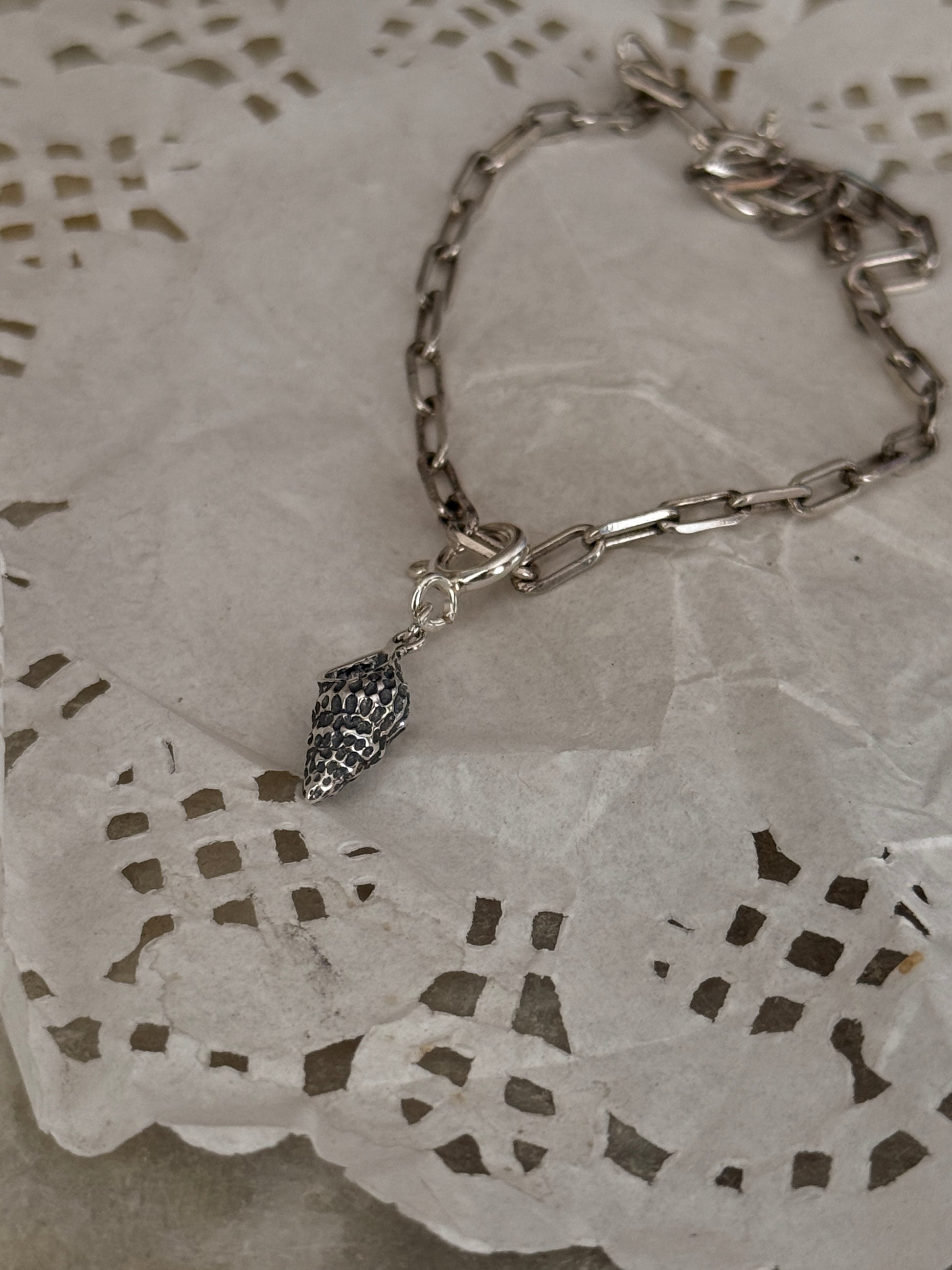 925 Sterling silver paper clip chain bracelet featuring 3D seashell