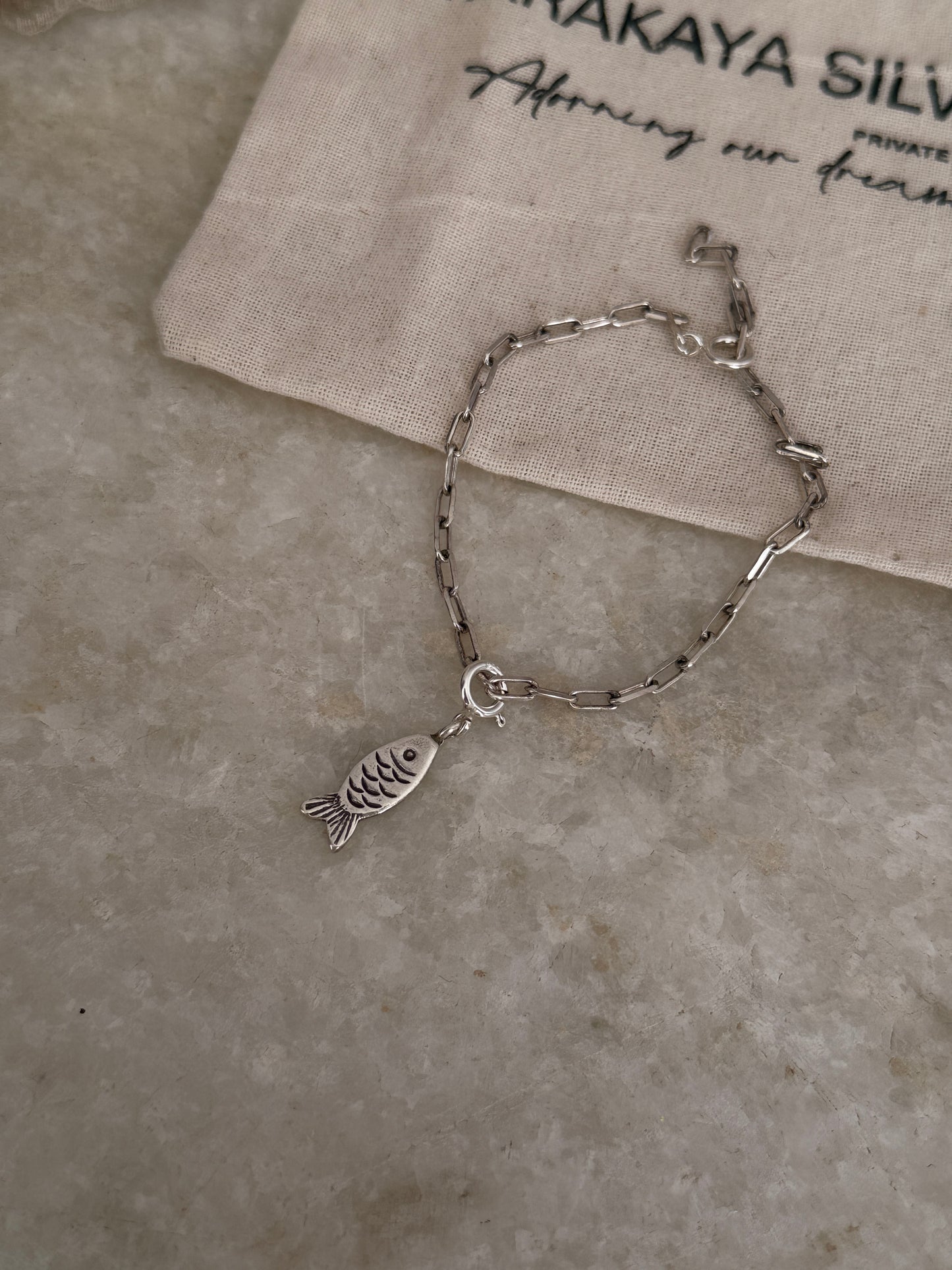 Minimalist fish charm bracelet in 925 sterling silver