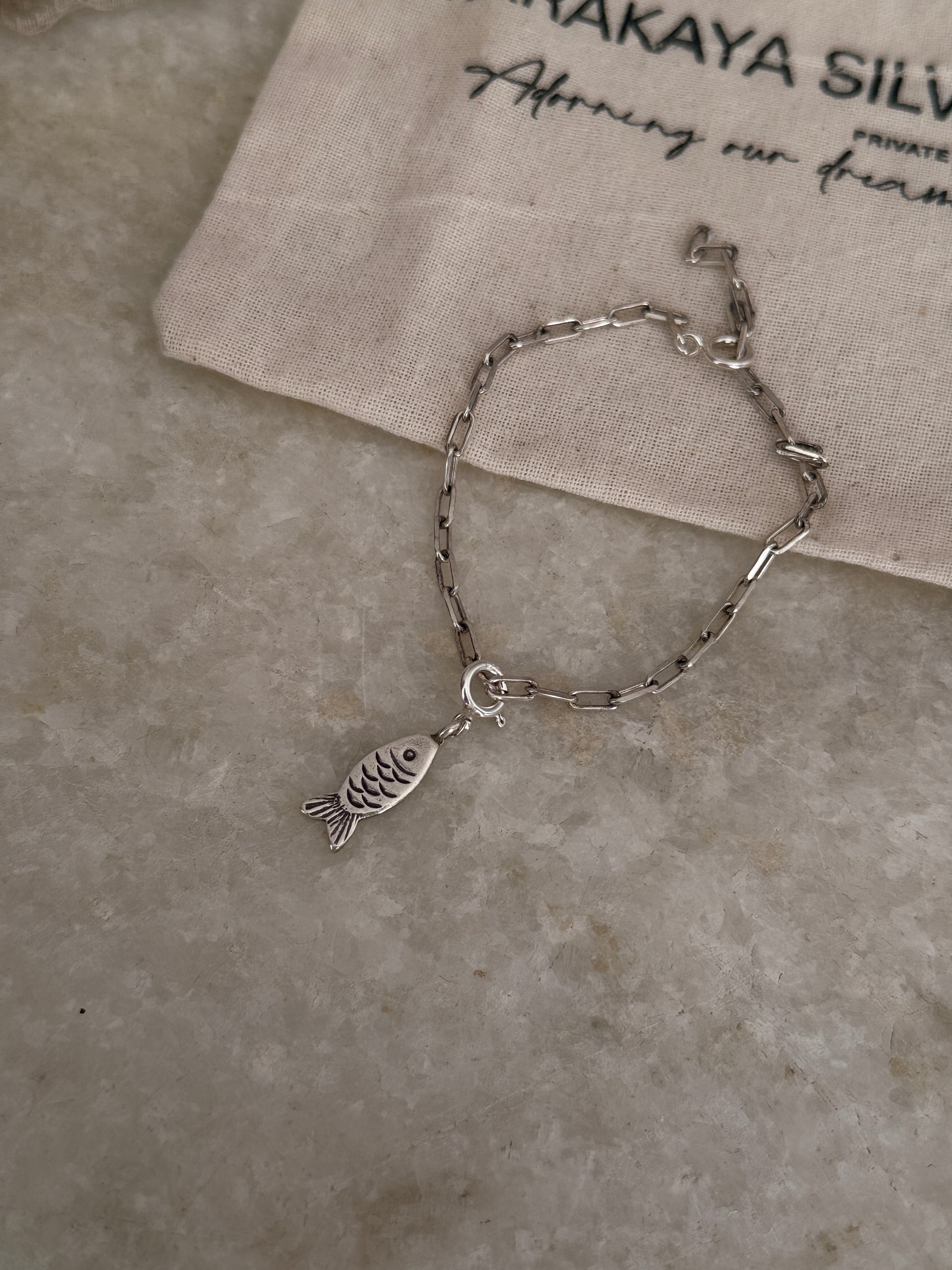 Minimalist fish charm bracelet in 925 sterling silver