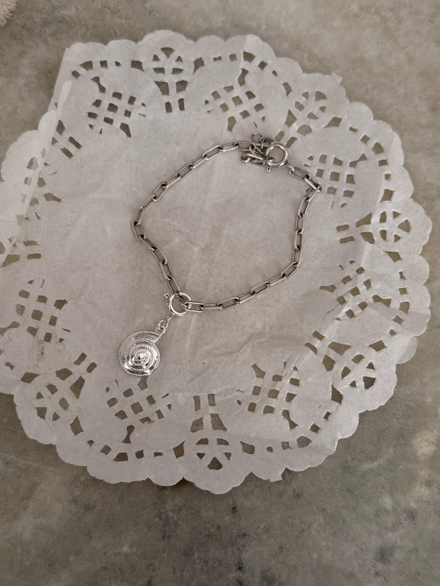 925 sterling silver paper clip link bracelet featuring spiral sea shell  
