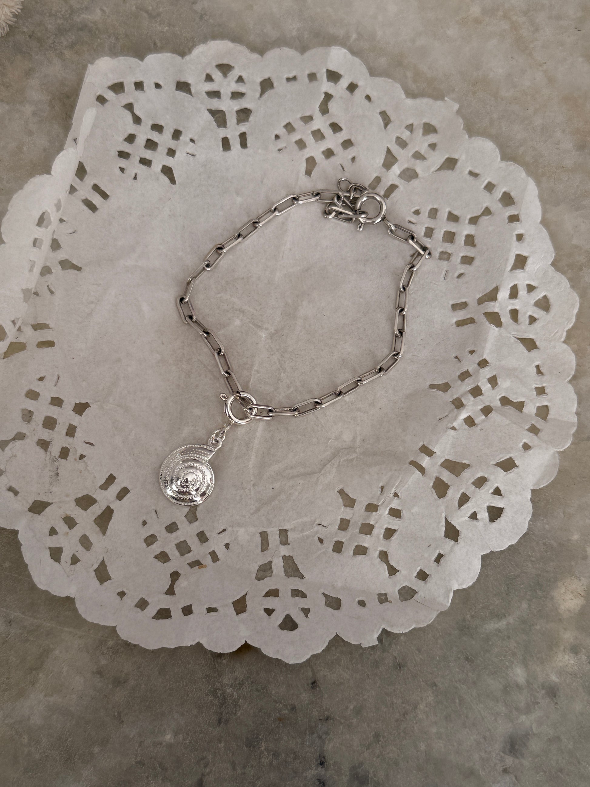 925 sterling silver paper clip link bracelet featuring spiral sea shell  
