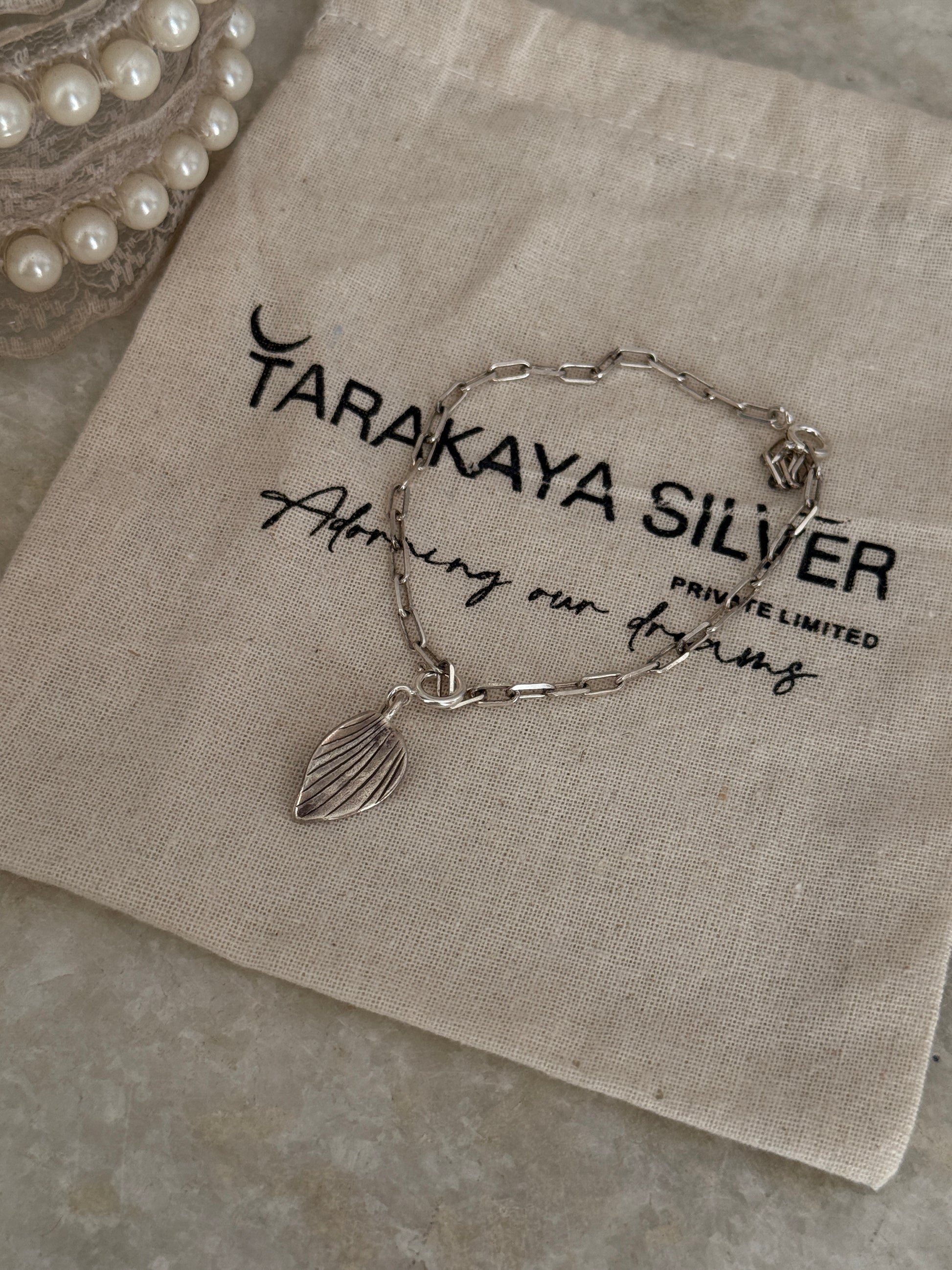 Paper clip chain bracelet with big leaf charm in 925 sterling silver