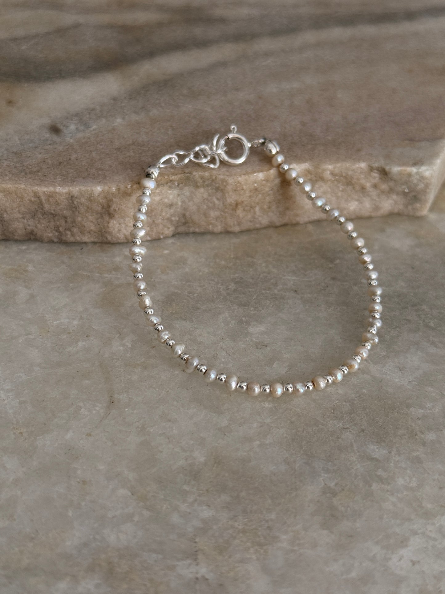 925 sterling silver delicate bracelet with warm tone freshwater pearls and 2mm beads