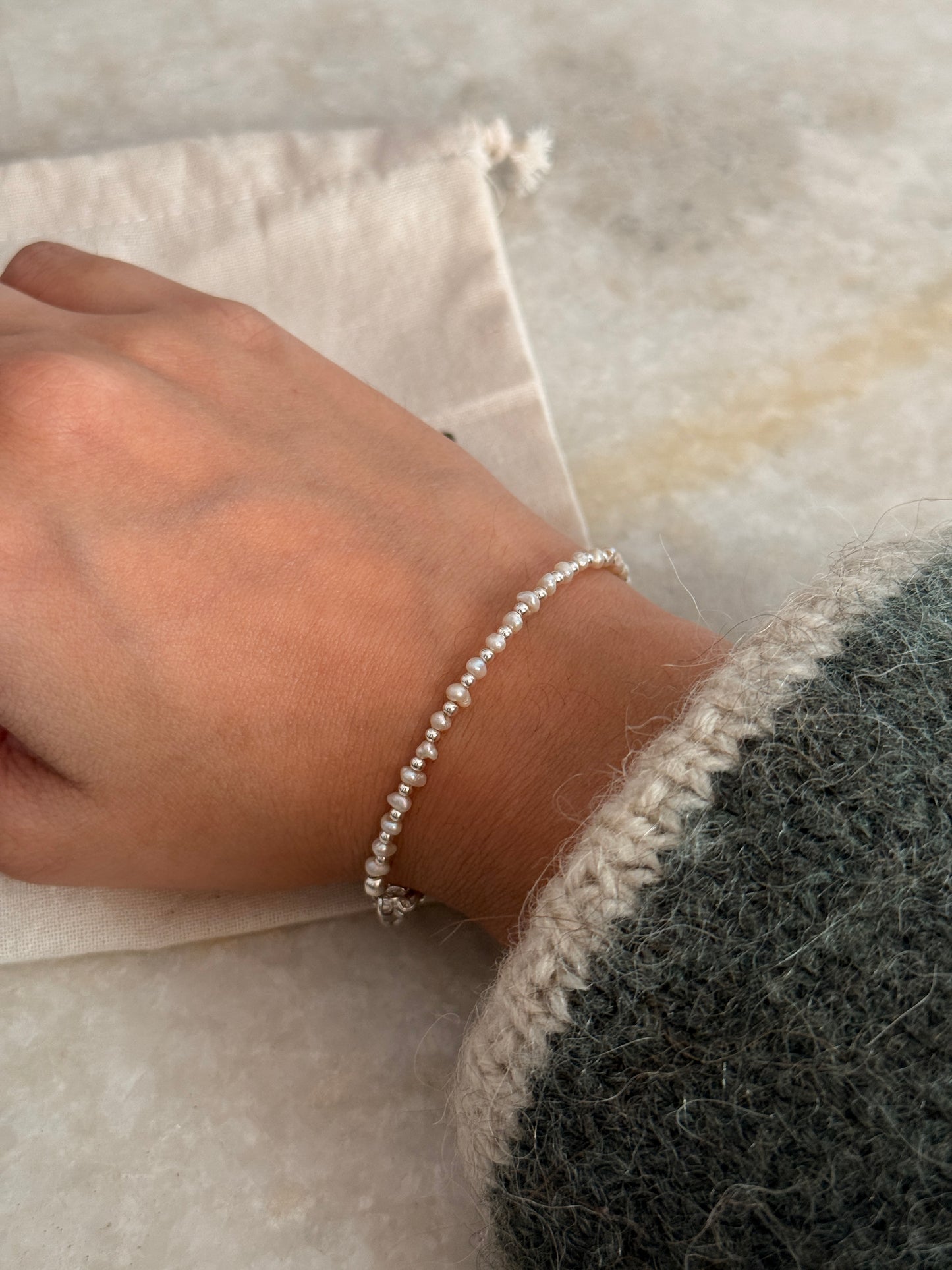 Artisan 925 sterling silver warm tone freshwater pearl bracelet with silver beads  