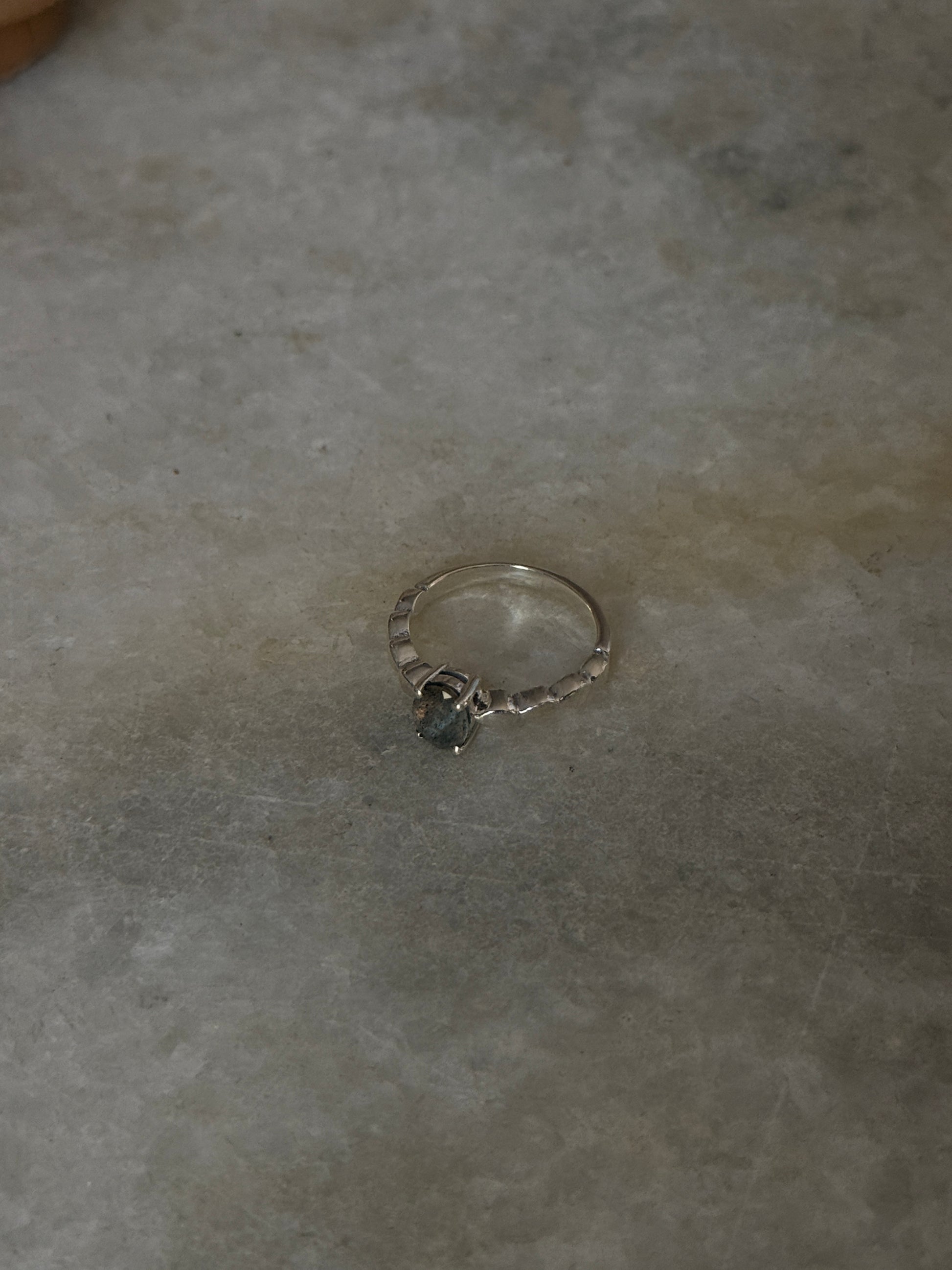 925 Sterling silver band ring with labradorite rectangle wave design