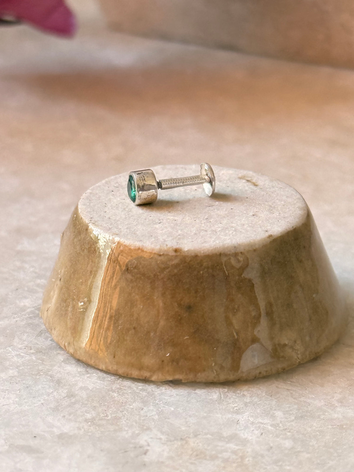 925 Sterling Silver Green Cz South Screw Back Minimal Nose Pin