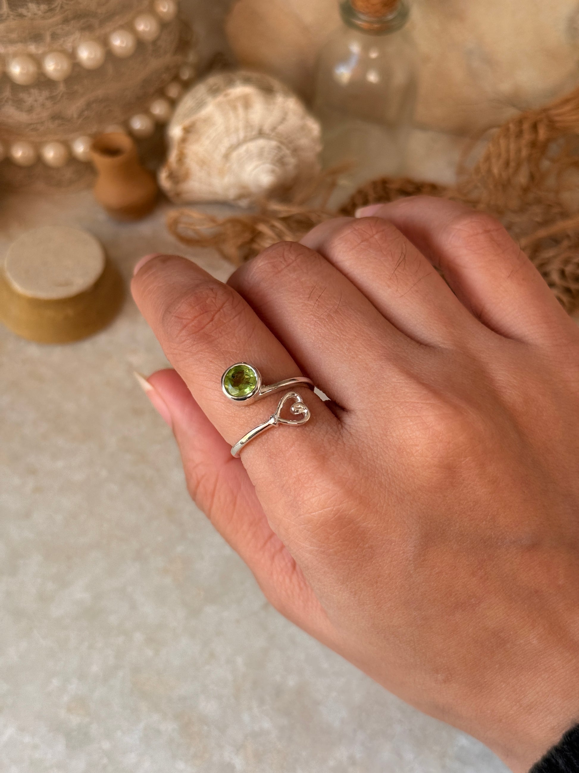 Statement 925 sterling silver peridot heart adjustable band ring