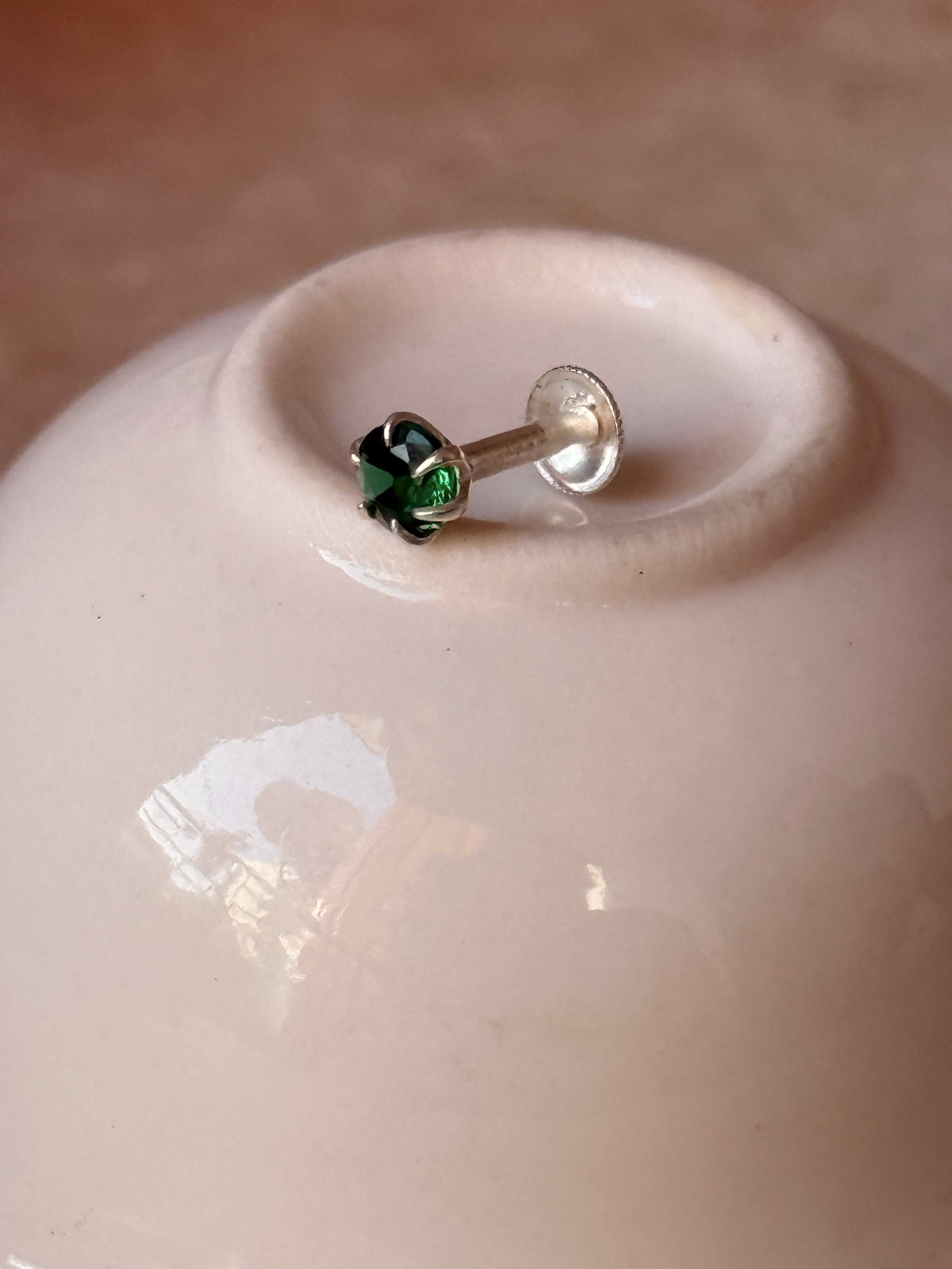 925 Sterling Silver Green Cz Prong Setting South Screw Back Nose Pin