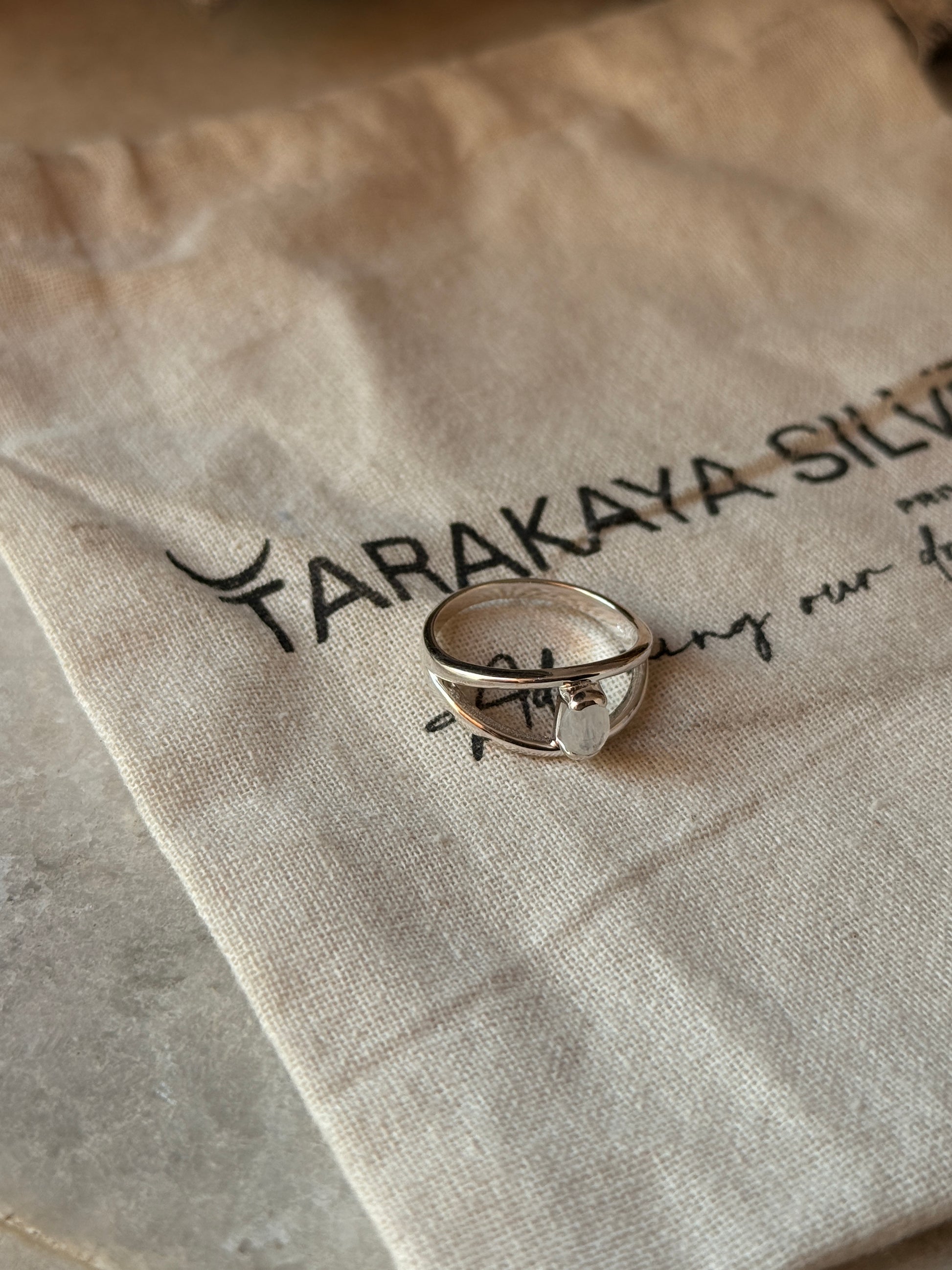 Vintage style 925 sterling silver moonstone oval solitaire ring  