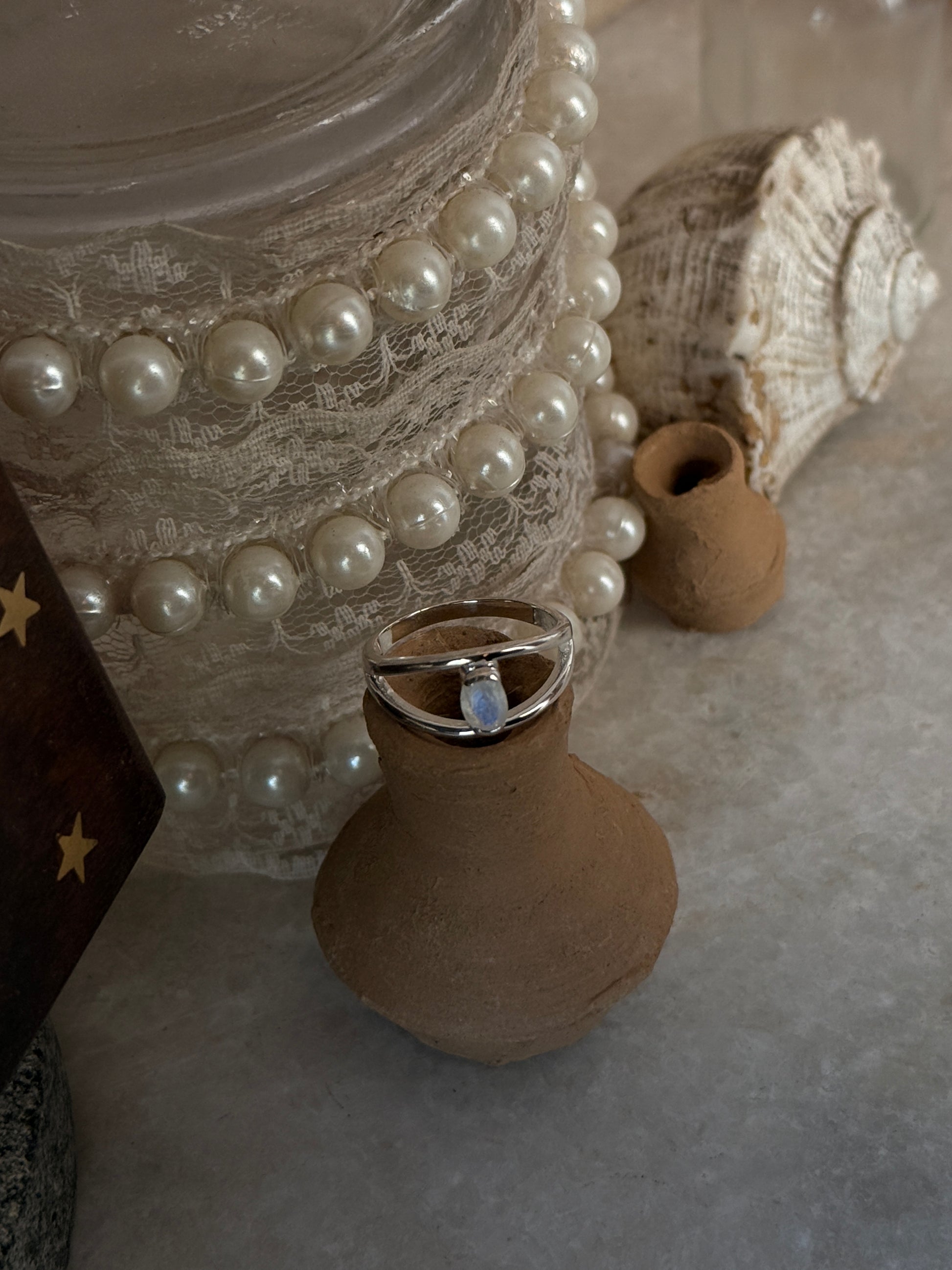 Statement 925 sterling silver moonstone oval solitaire ring