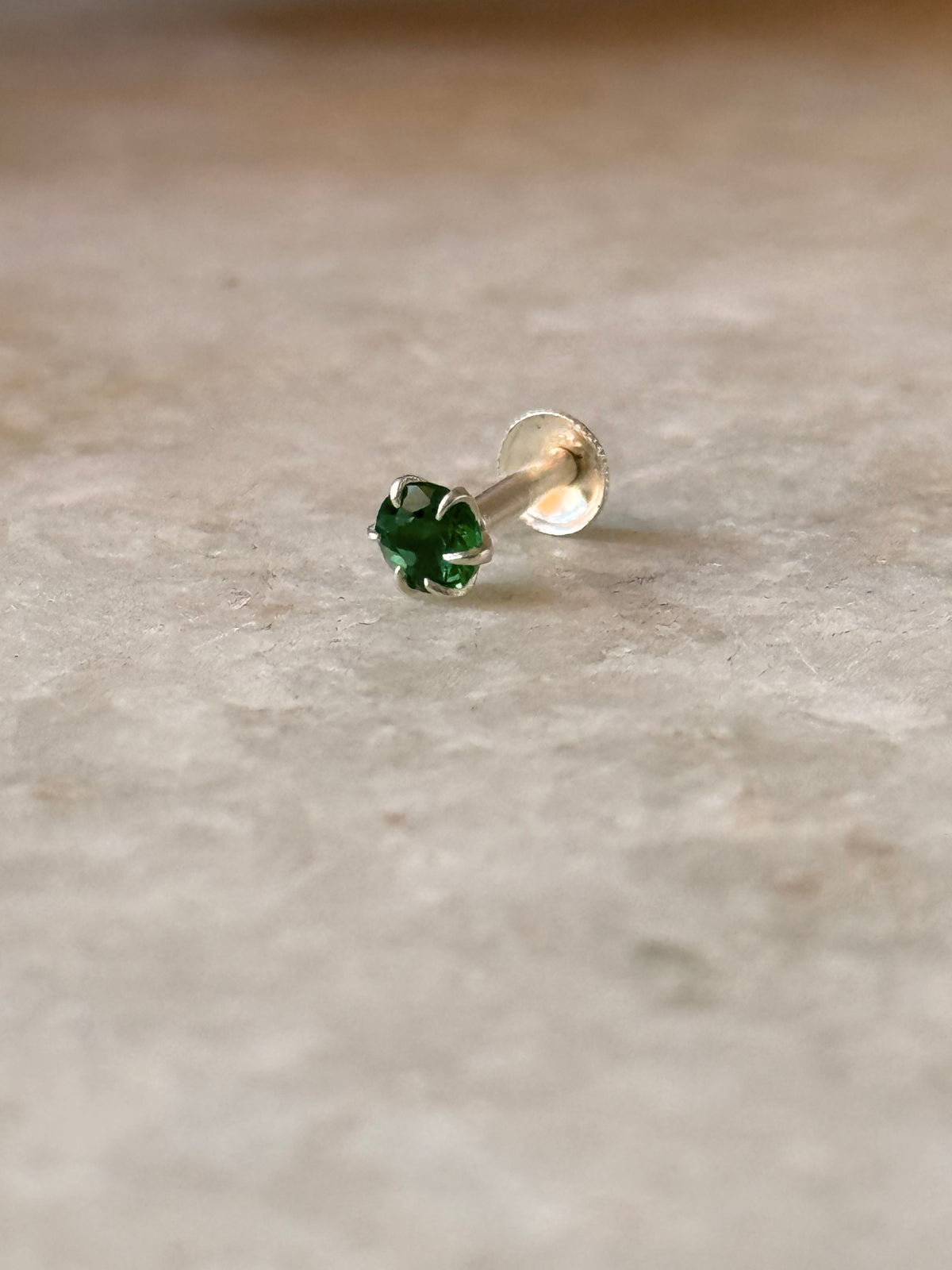 925 Sterling Silver Green Cz Prong Setting South Screw Back Nose Pin
