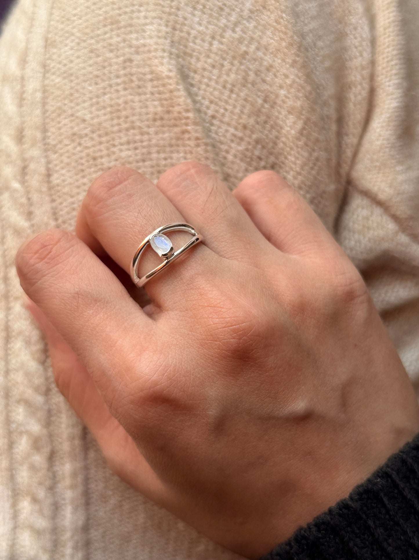 Classic 925 sterling silver moonstone oval solitaire ring