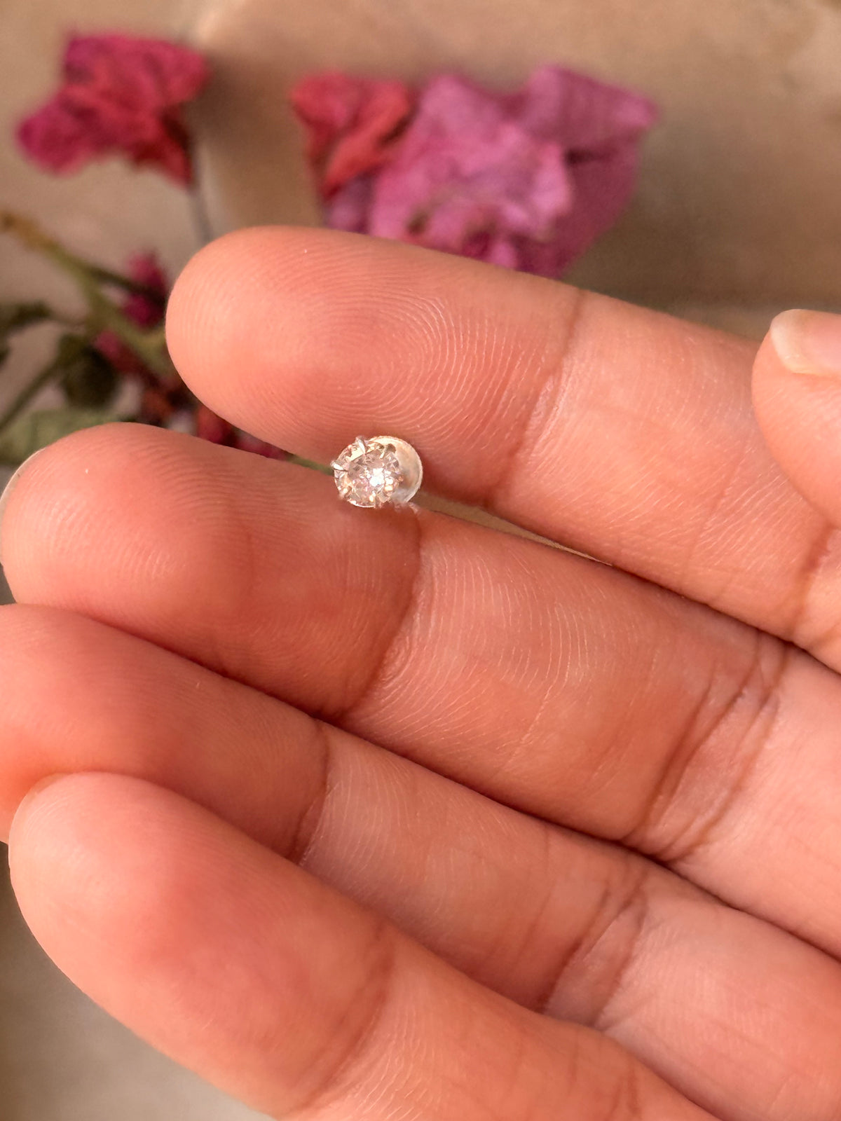 925 Sterling Silver White Cz Prong Setting South Screw Back Nose Pin