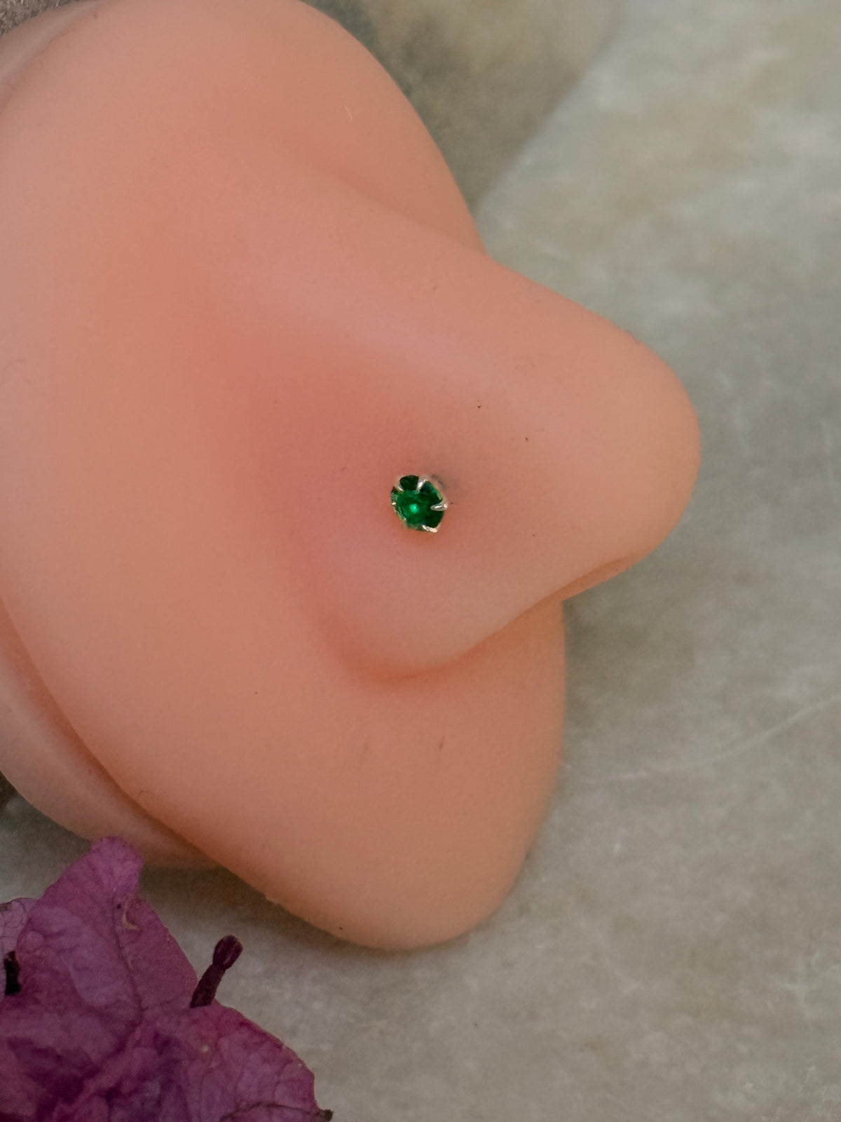 925 Sterling Silver Green Cz Prong Setting South Screw Back Nose Pin