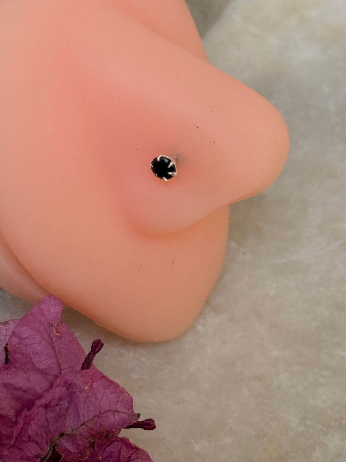 925 Sterling Silver Black cz Prong Setting South Screw Back Nose Pin
