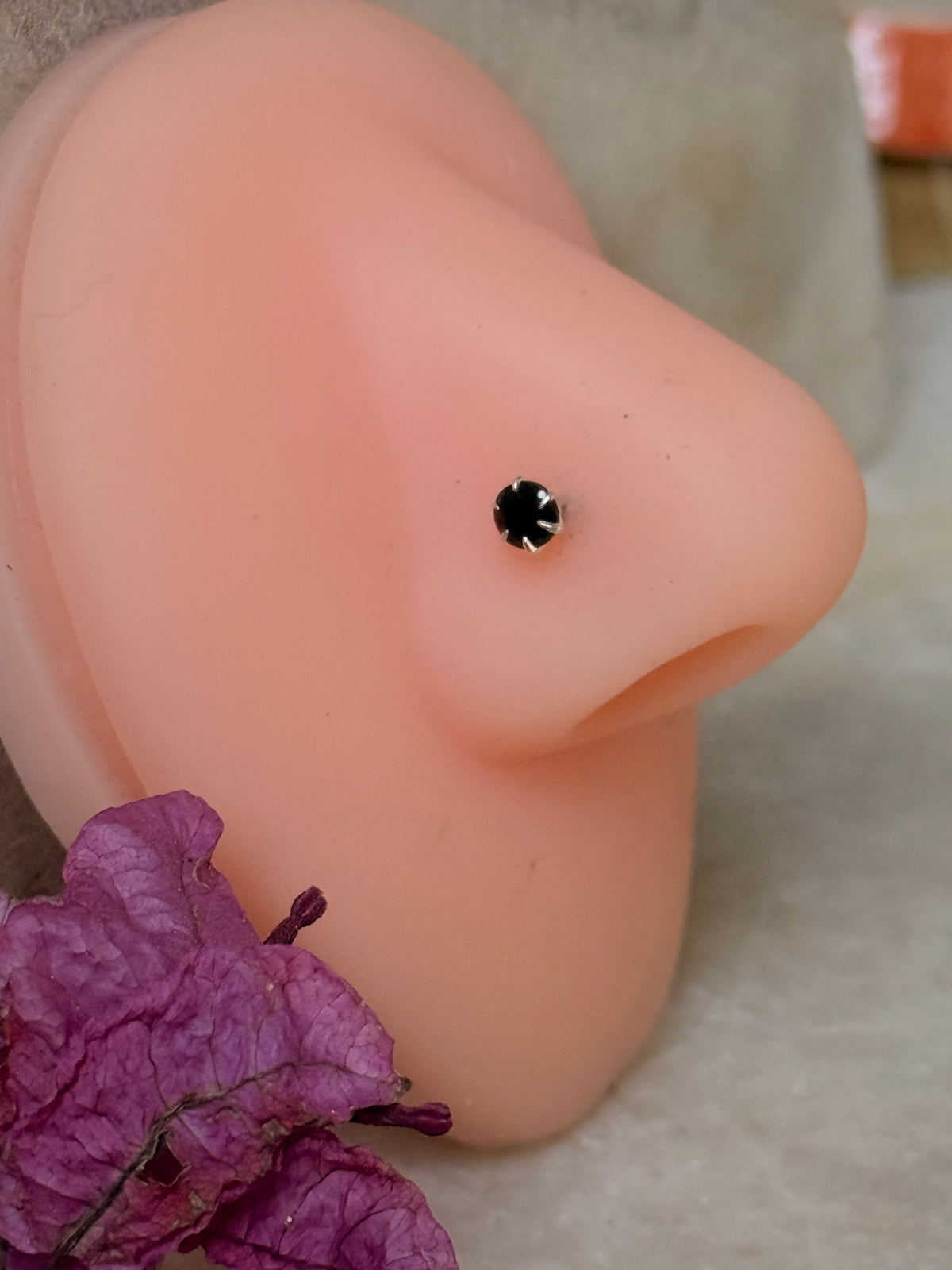 925 Sterling Silver Black cz Prong Setting South Screw Back Nose Pin