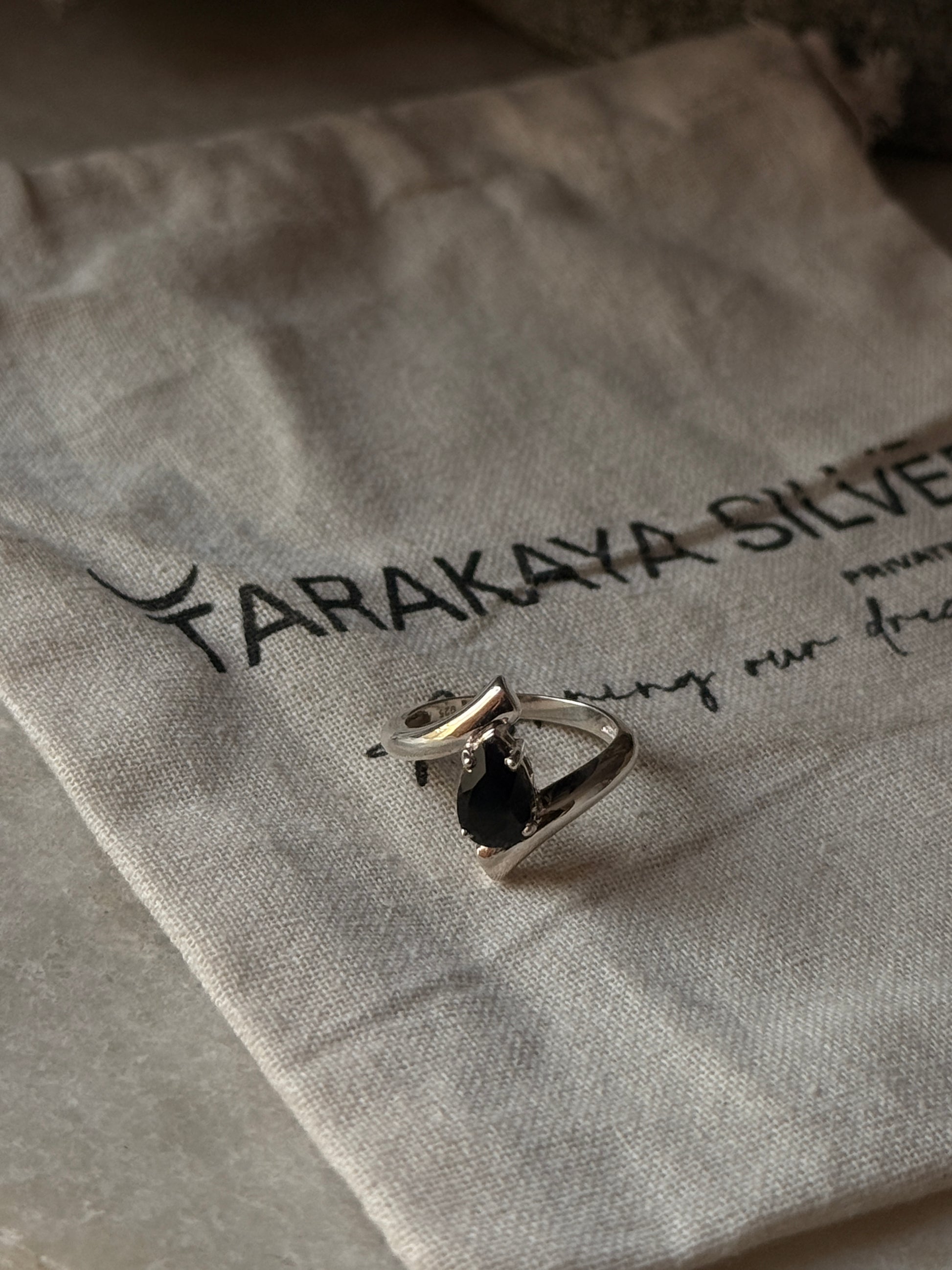 Classic 925 sterling silver black onyx pear double band ring