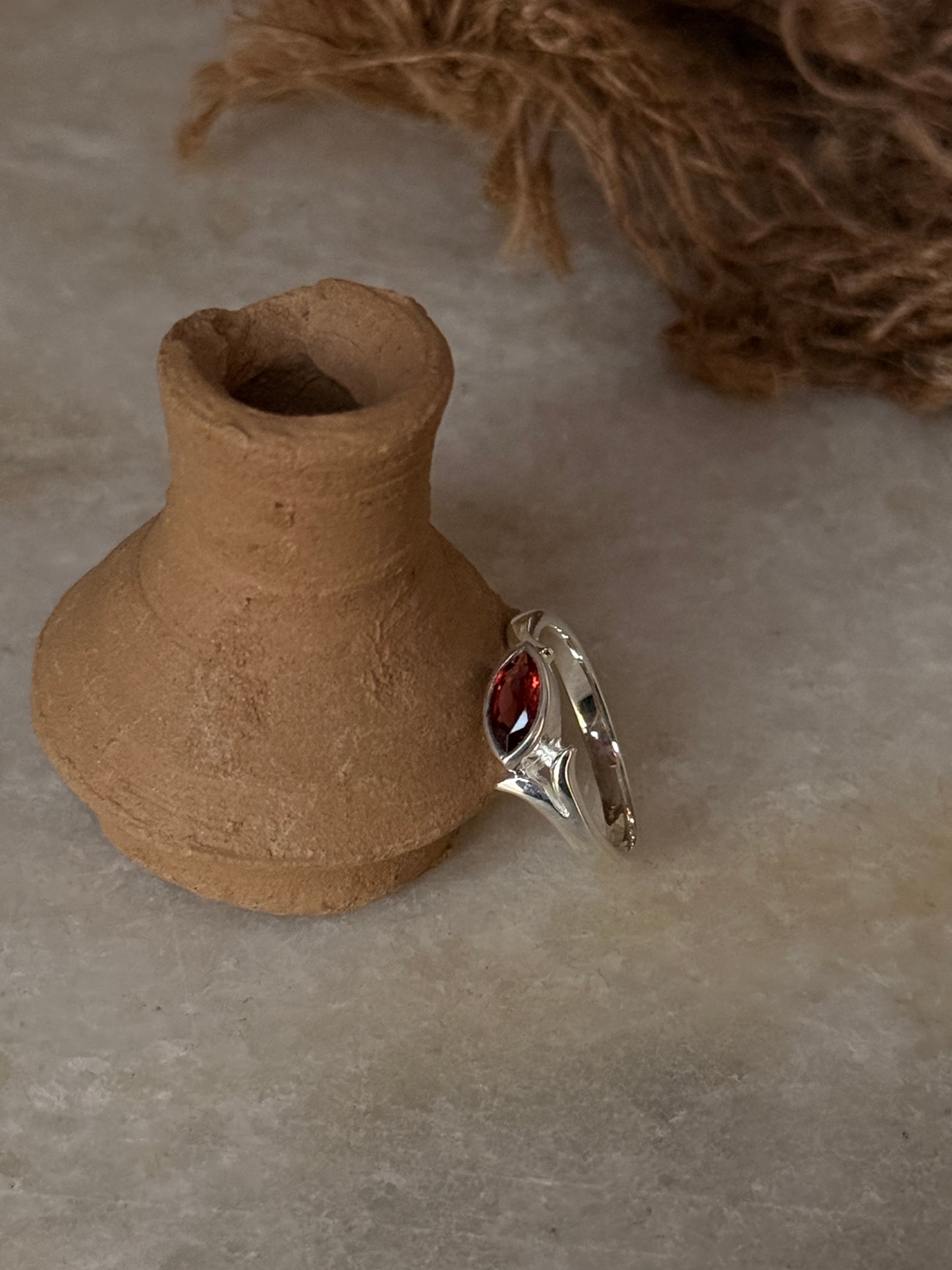  Elegant garnet marquise solitaire 925 sterling silver ring