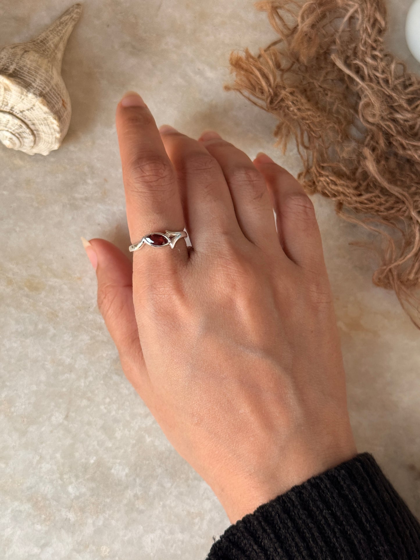 Vintage style 925 sterling silver garnet marquise solitaire ring