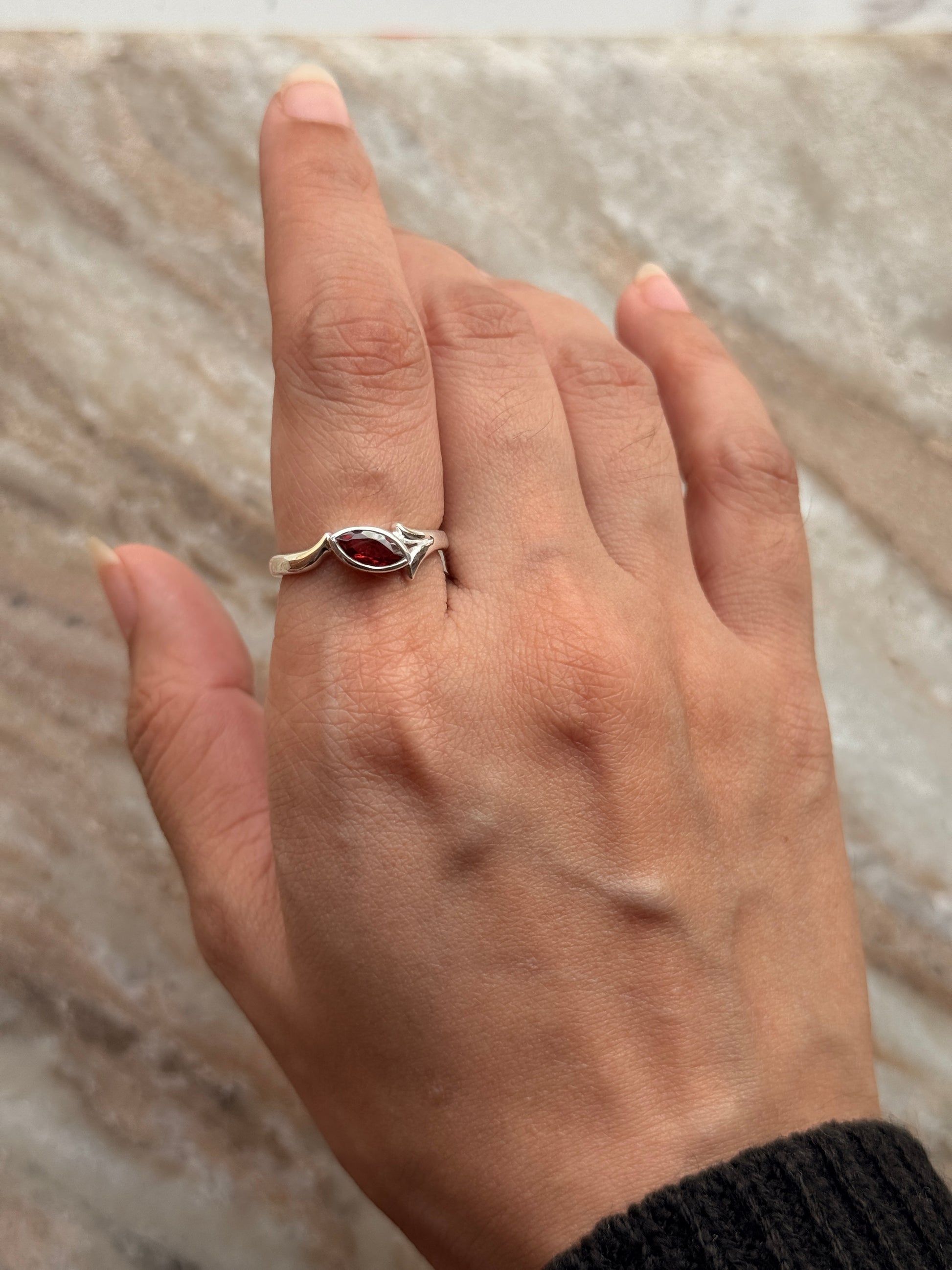 Elegant garnet marquise solitaire 925 sterling silver ring