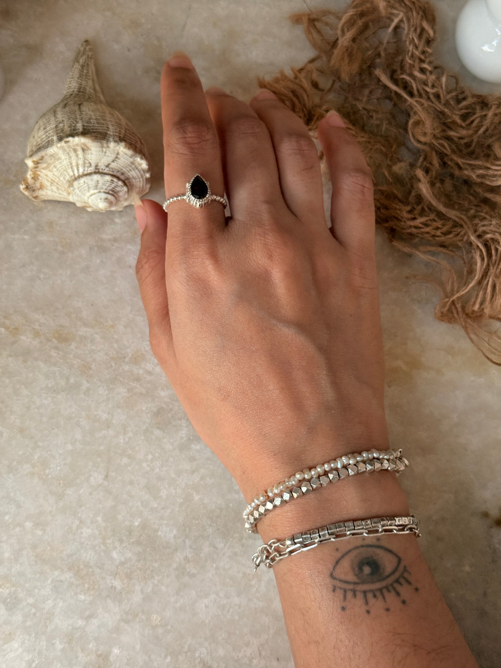 Classic 925 sterling silver garnet pear dot band ring