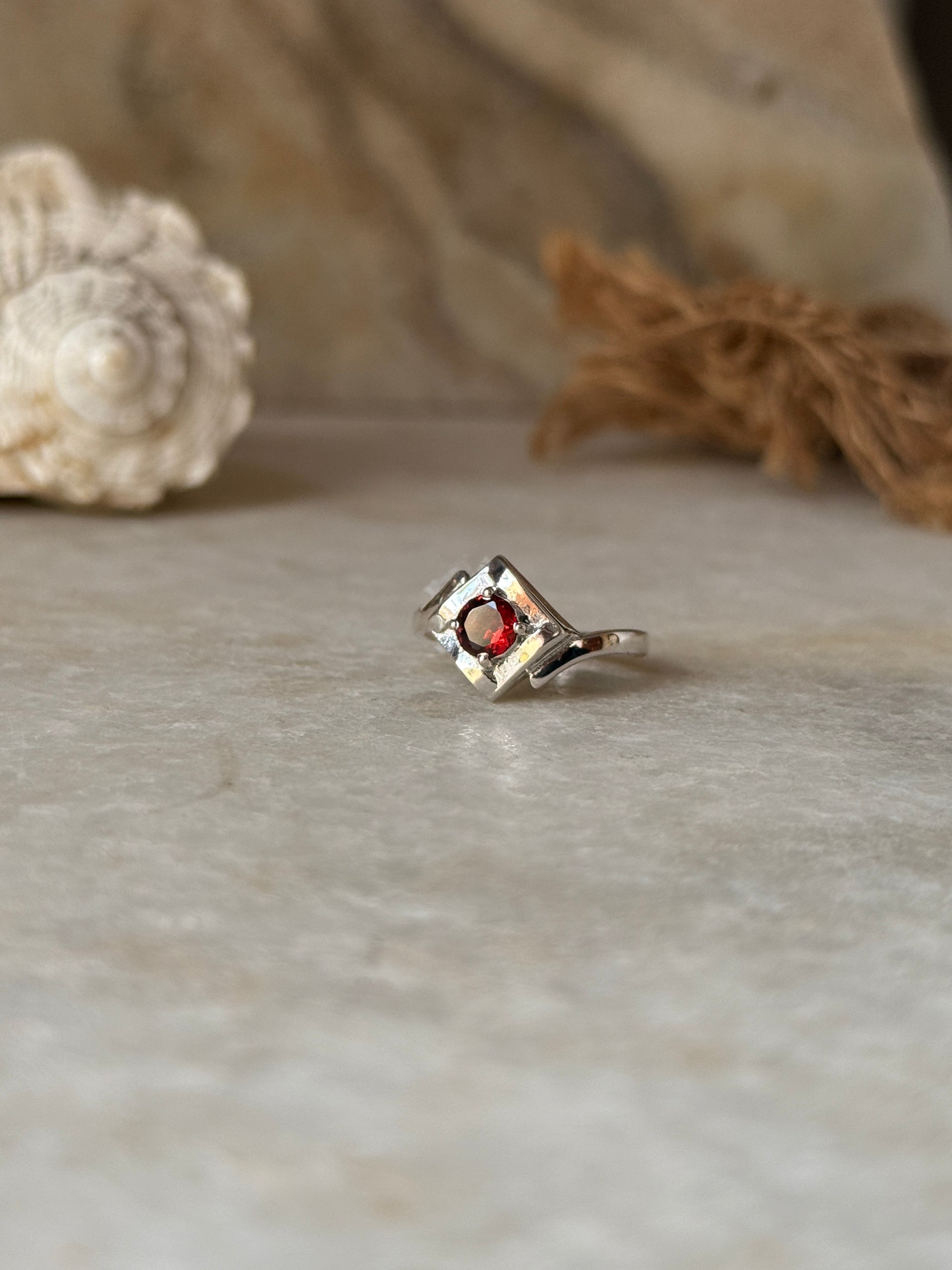 vintage-inspired garnet solitaire 925 sterling silver ring  