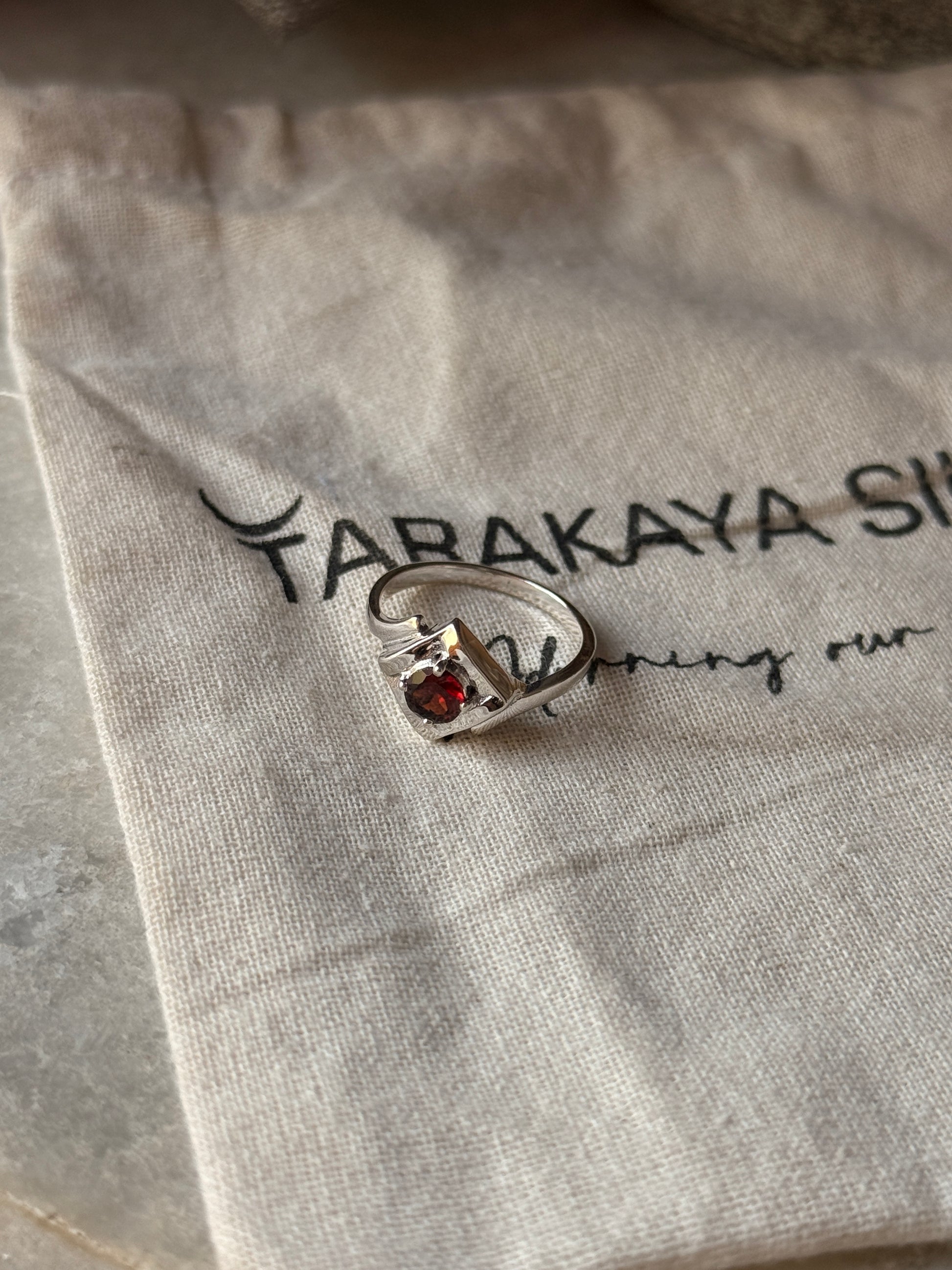 classic 925 sterling silver garnet solitaire ring