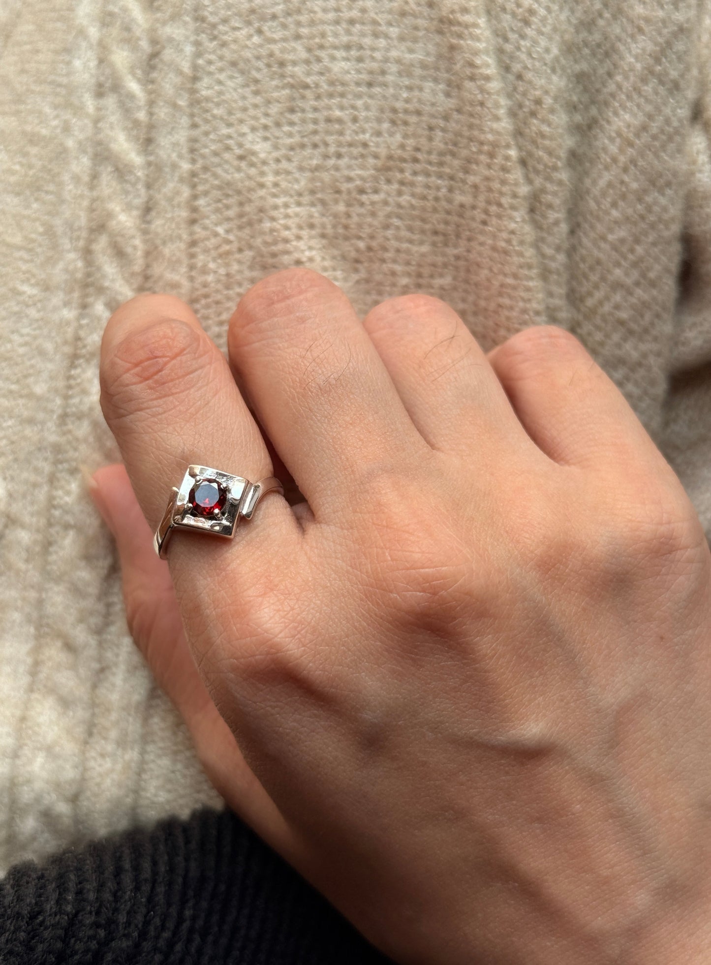 handcrafted 925 sterling silver garnet solitaire gemstone ring