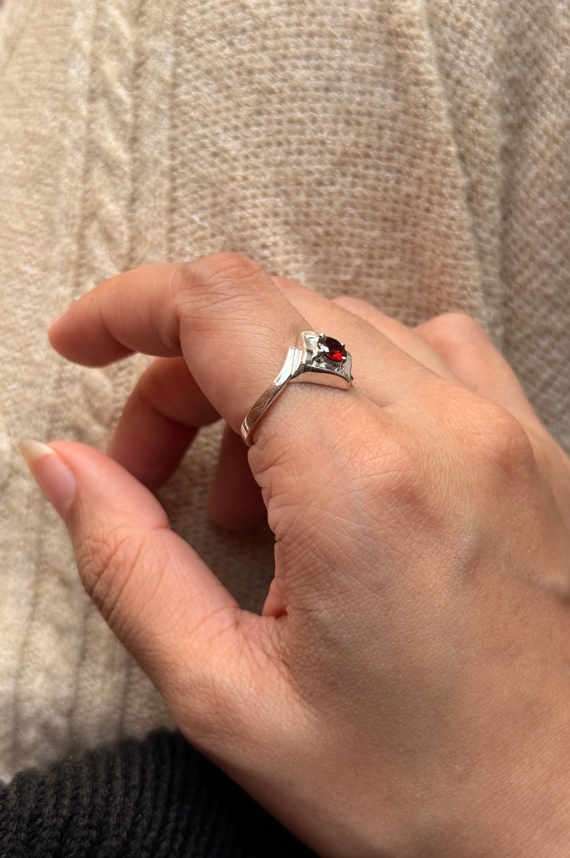 minimalist 925 sterling silver garnet solitaire band ring