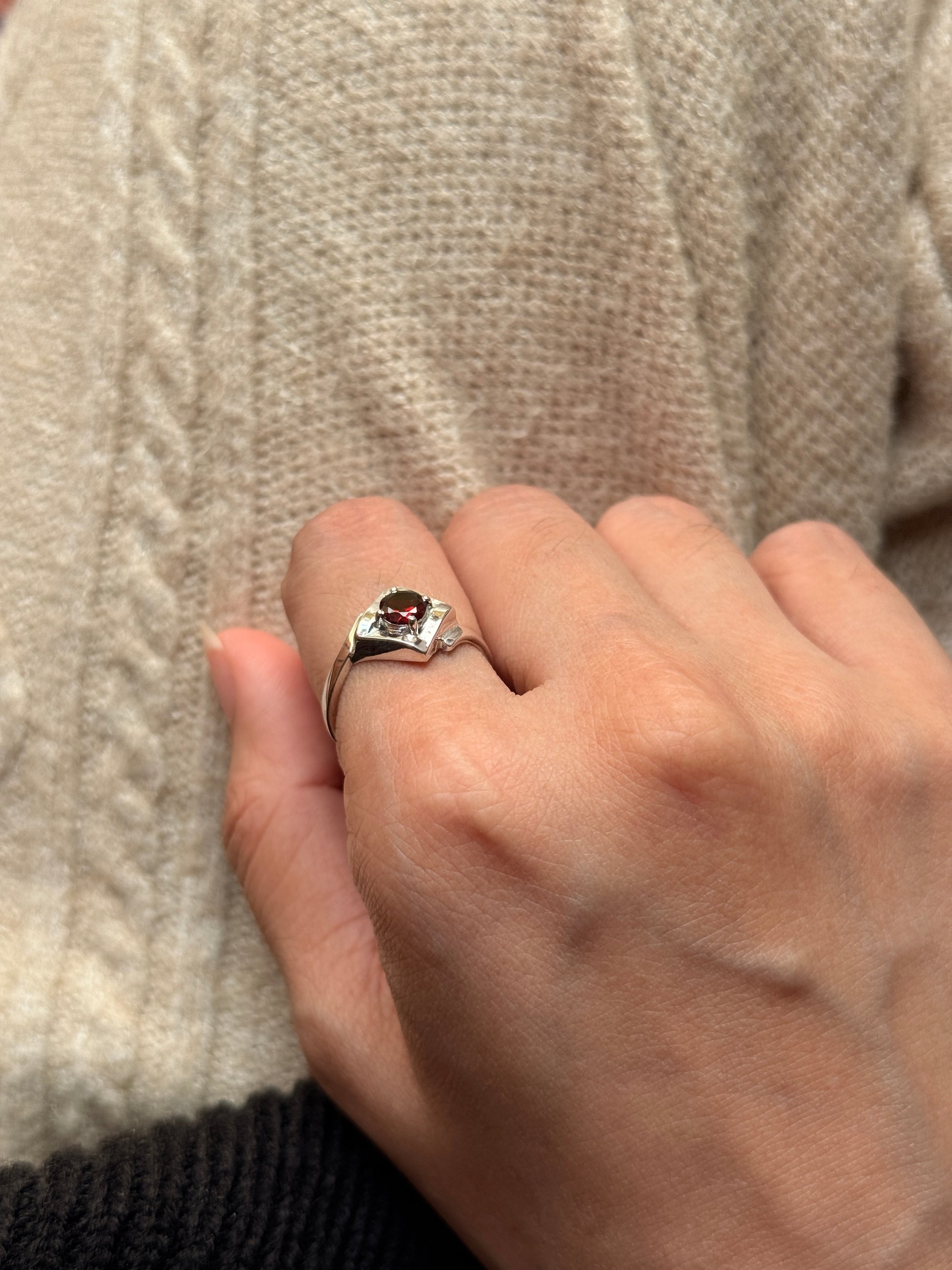 handcrafted 925 sterling silver garnet solitaire gemstone ring