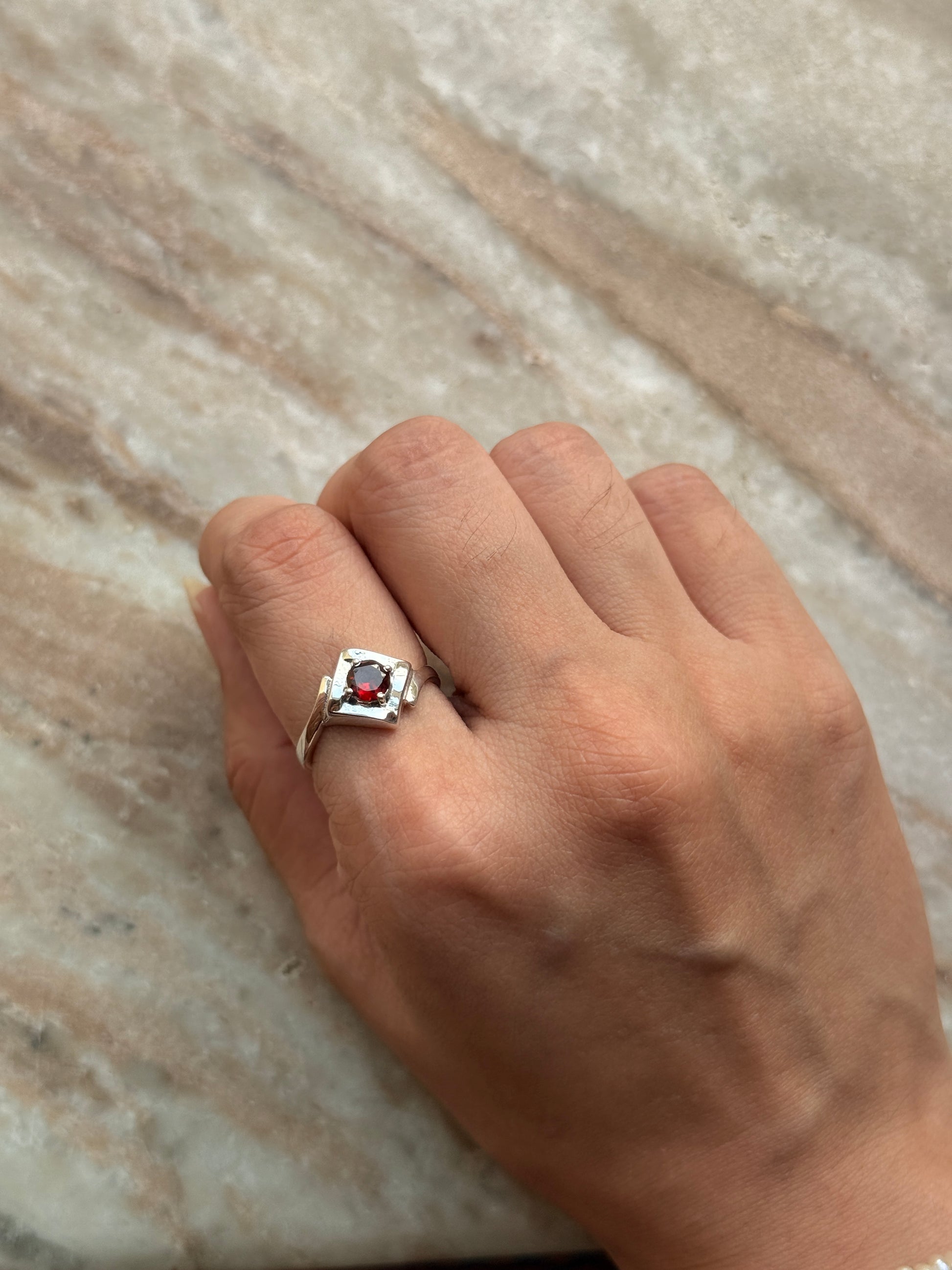  artisan 925 sterling silver garnet solitaire ring