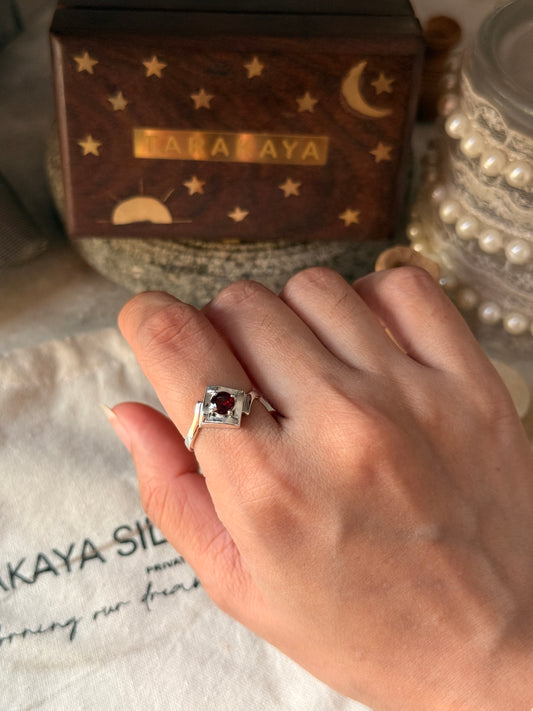 artisan 925 Sterling Silver garnet solitaire ring