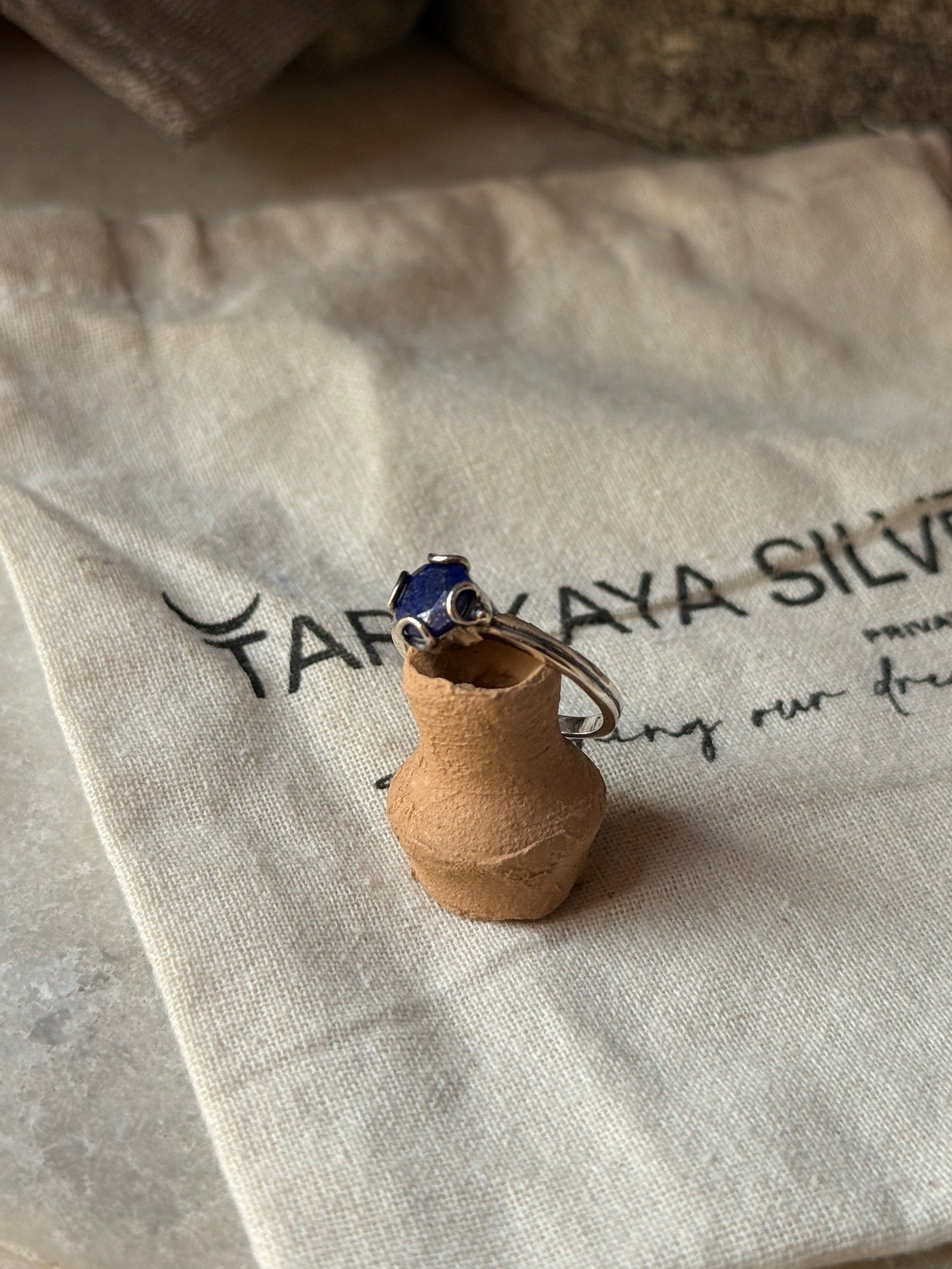 925 sterling silver lapis lazuli round solitaire ring  