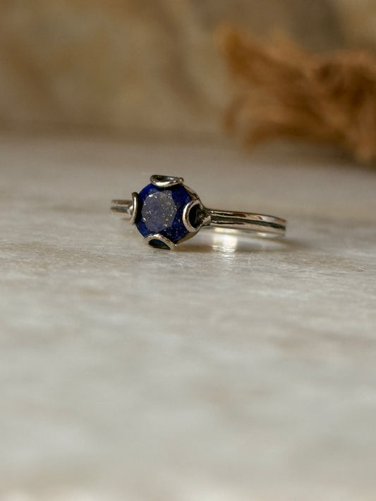 925 sterling silver lapis lazuli round solitaire ring  