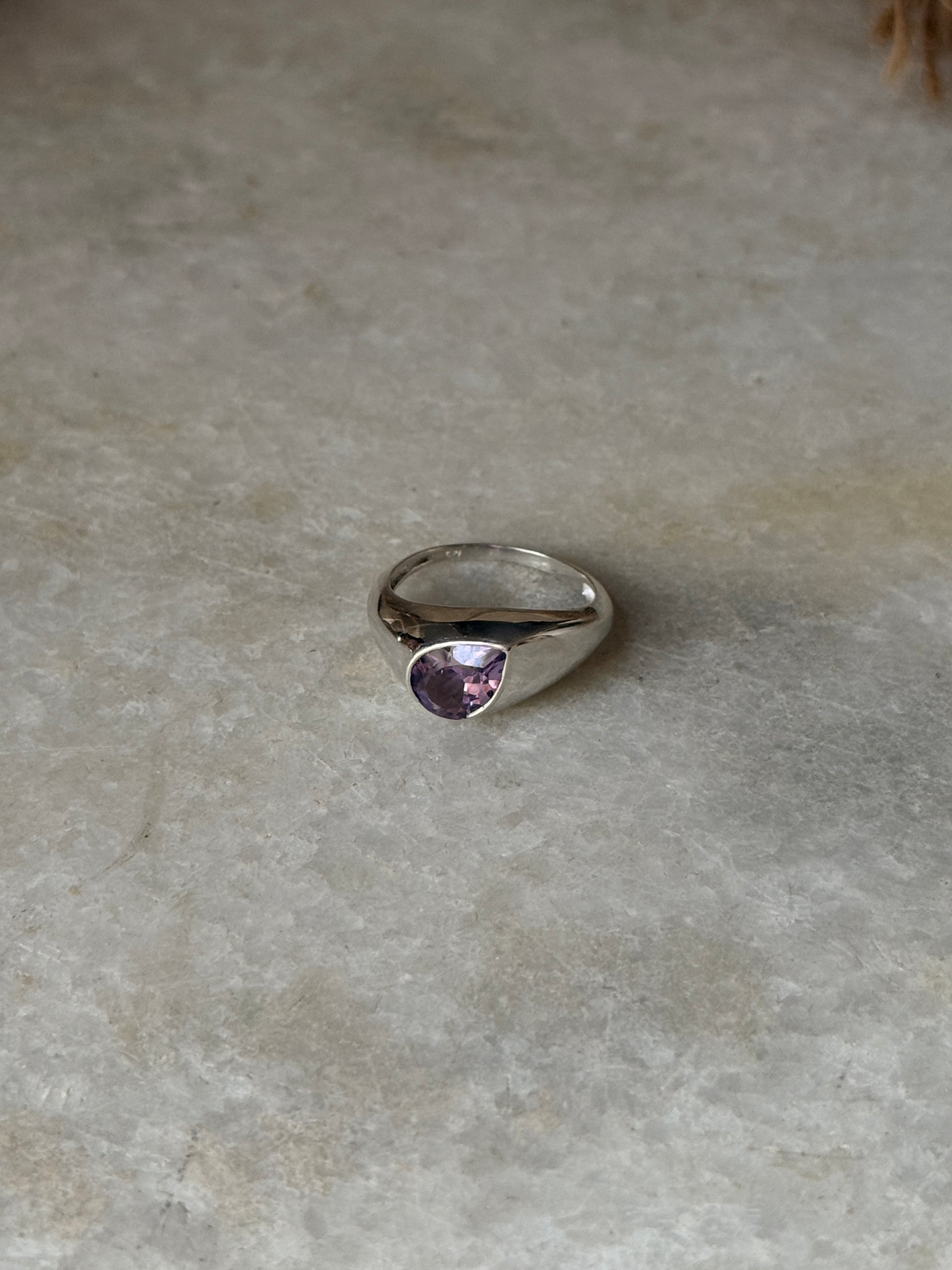 unique 925 sterling silver amethyst hula gemstone ring