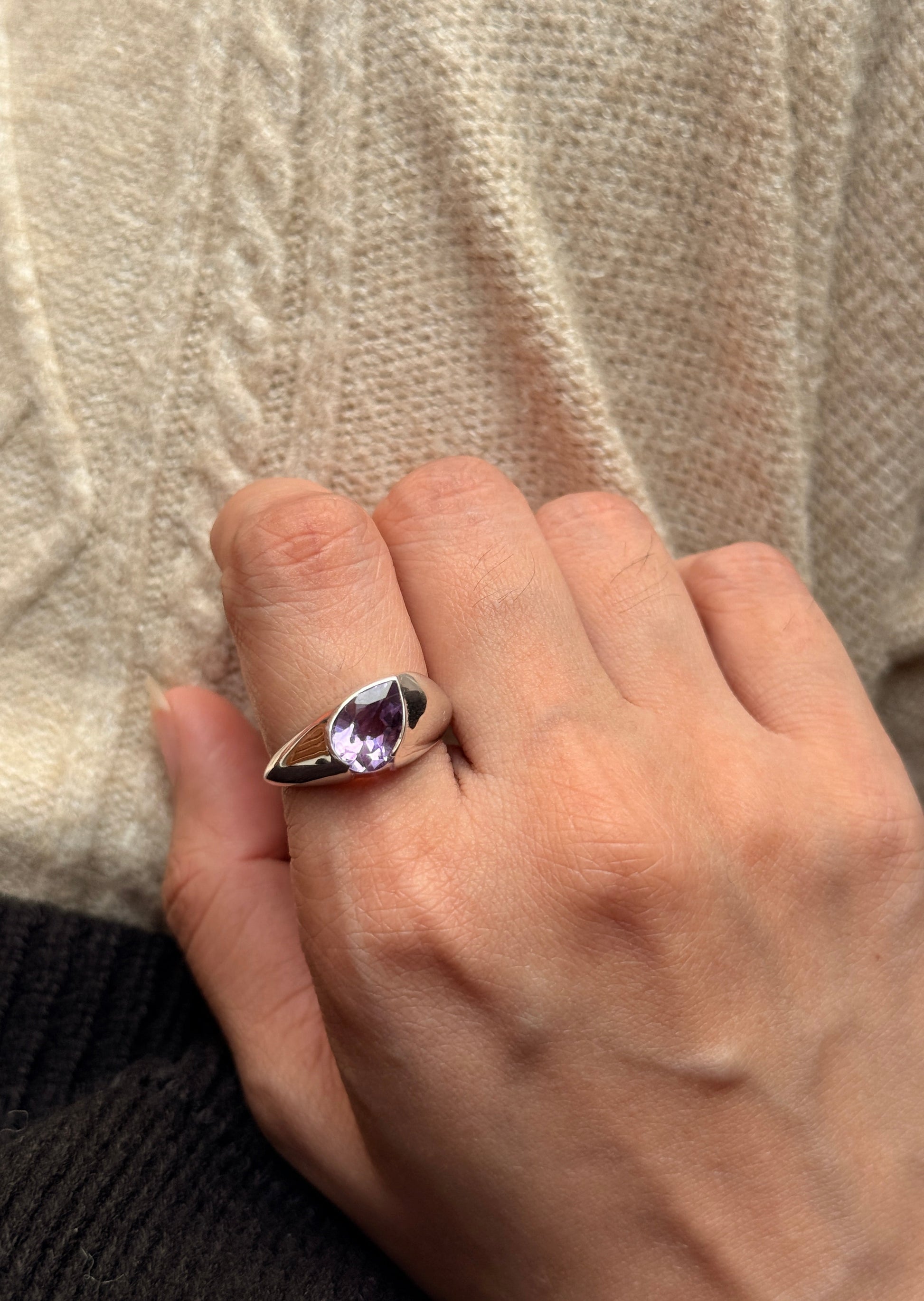 vintage-inspired amethyst hula 925 sterling silver ring  