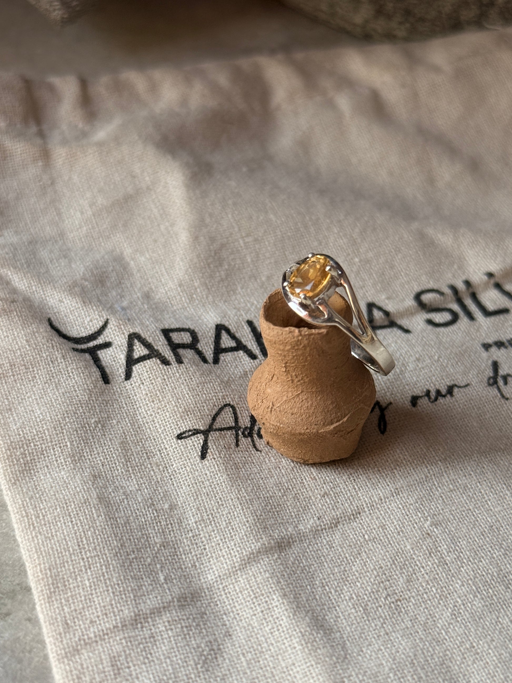 Elegant citrine oval solitaire 925 sterling silver ring 