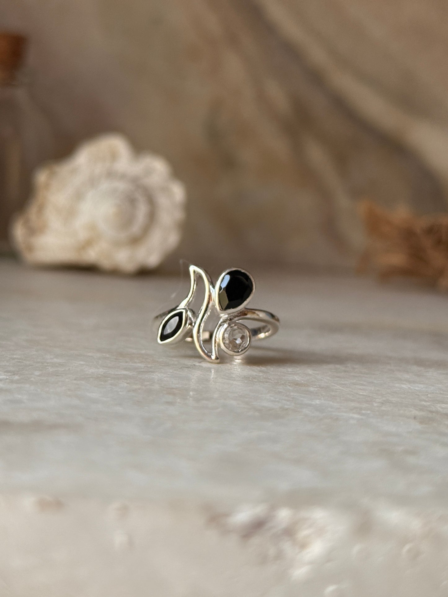 Vintage style 925 sterling silver black onyx white topaz ring