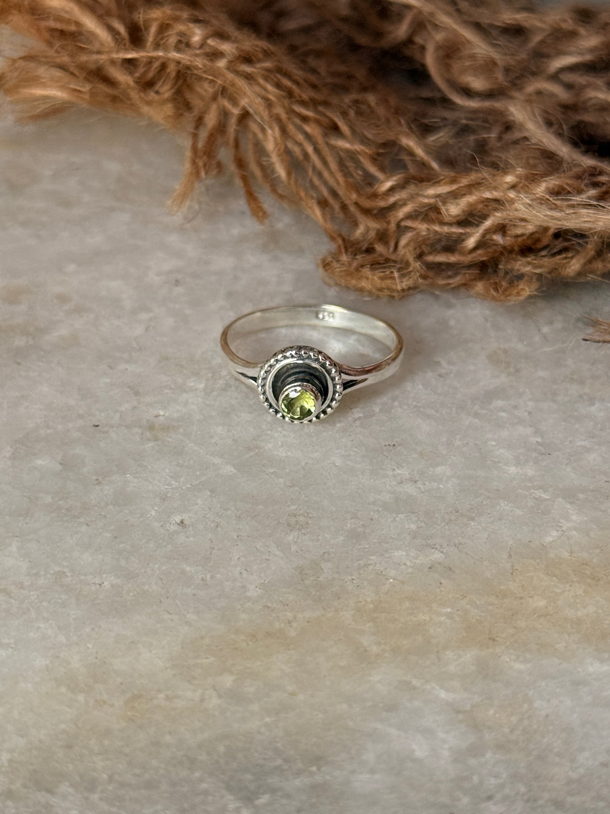 Handmade 925 sterling silver peridot round solitaire ring