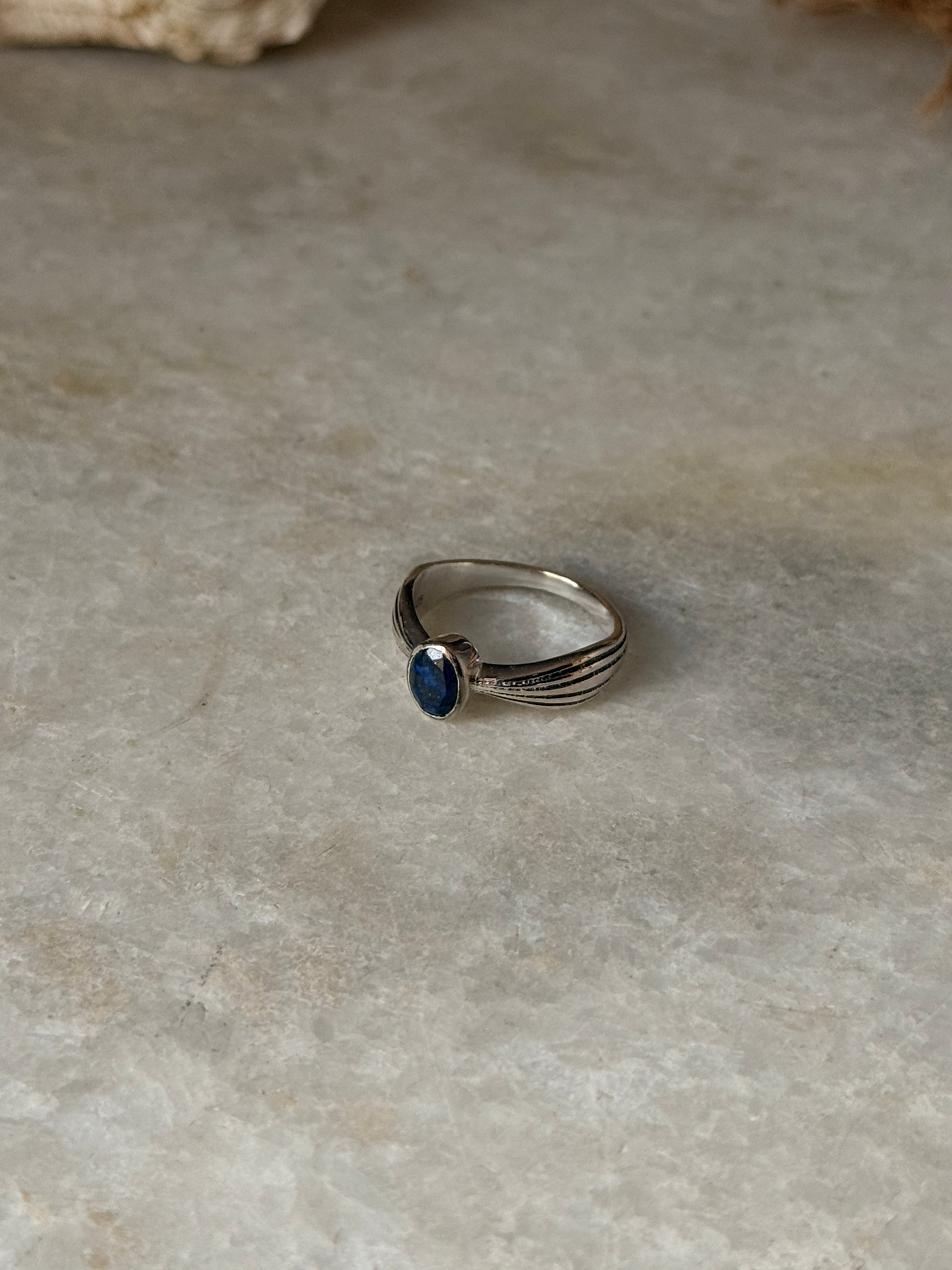 boho style 925 sterling silver lapis lazuli oval ring