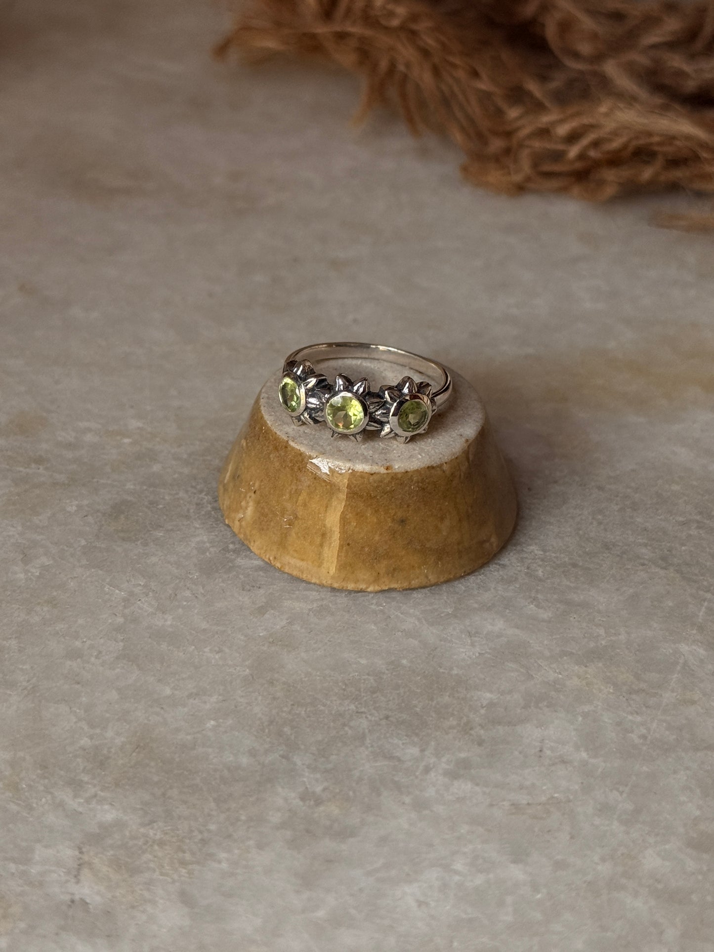 Natural peridot 3 flower gemstone 925 sterling silver ring  