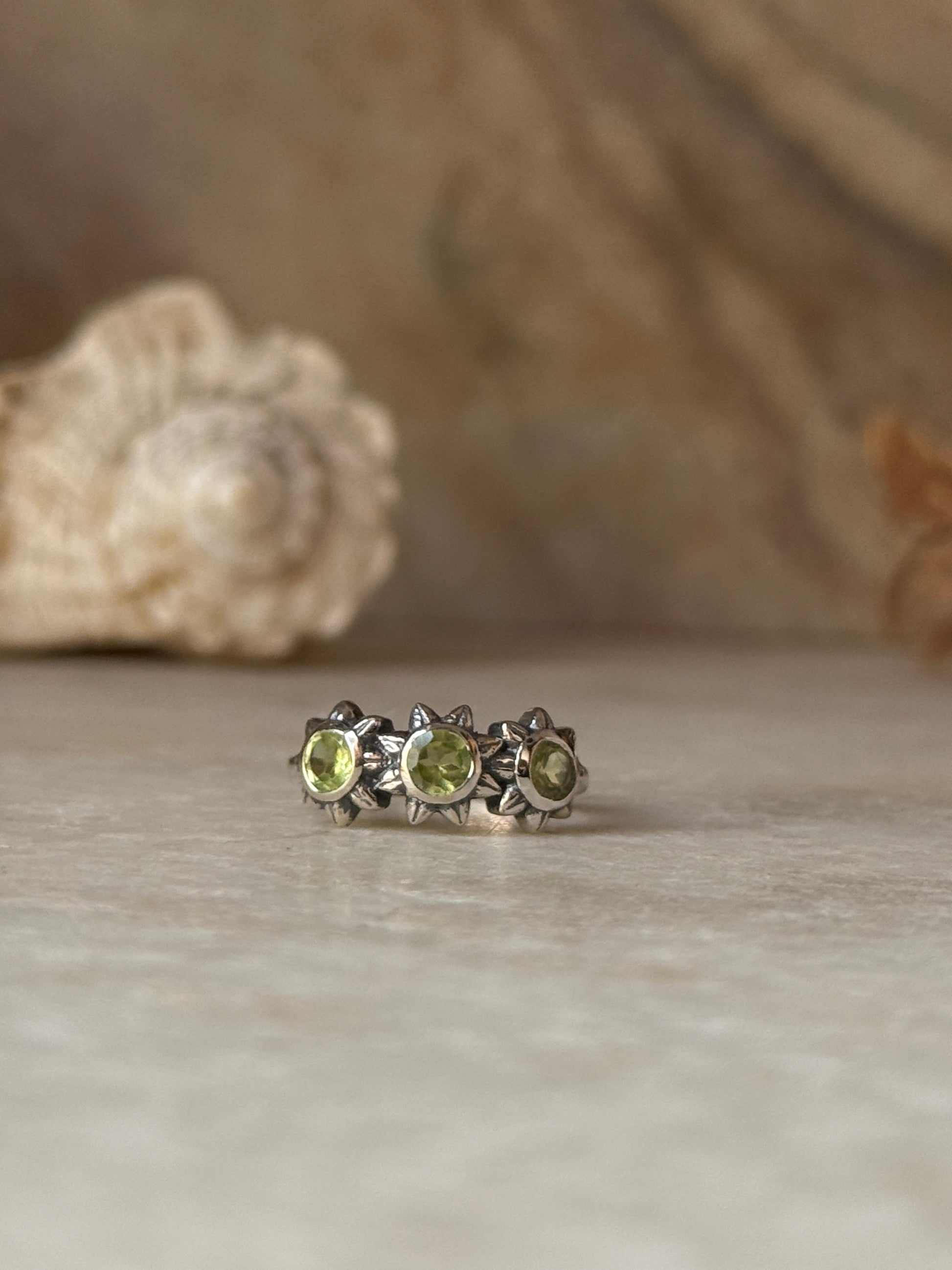 925 sterling silver peridot 3 flower ring  