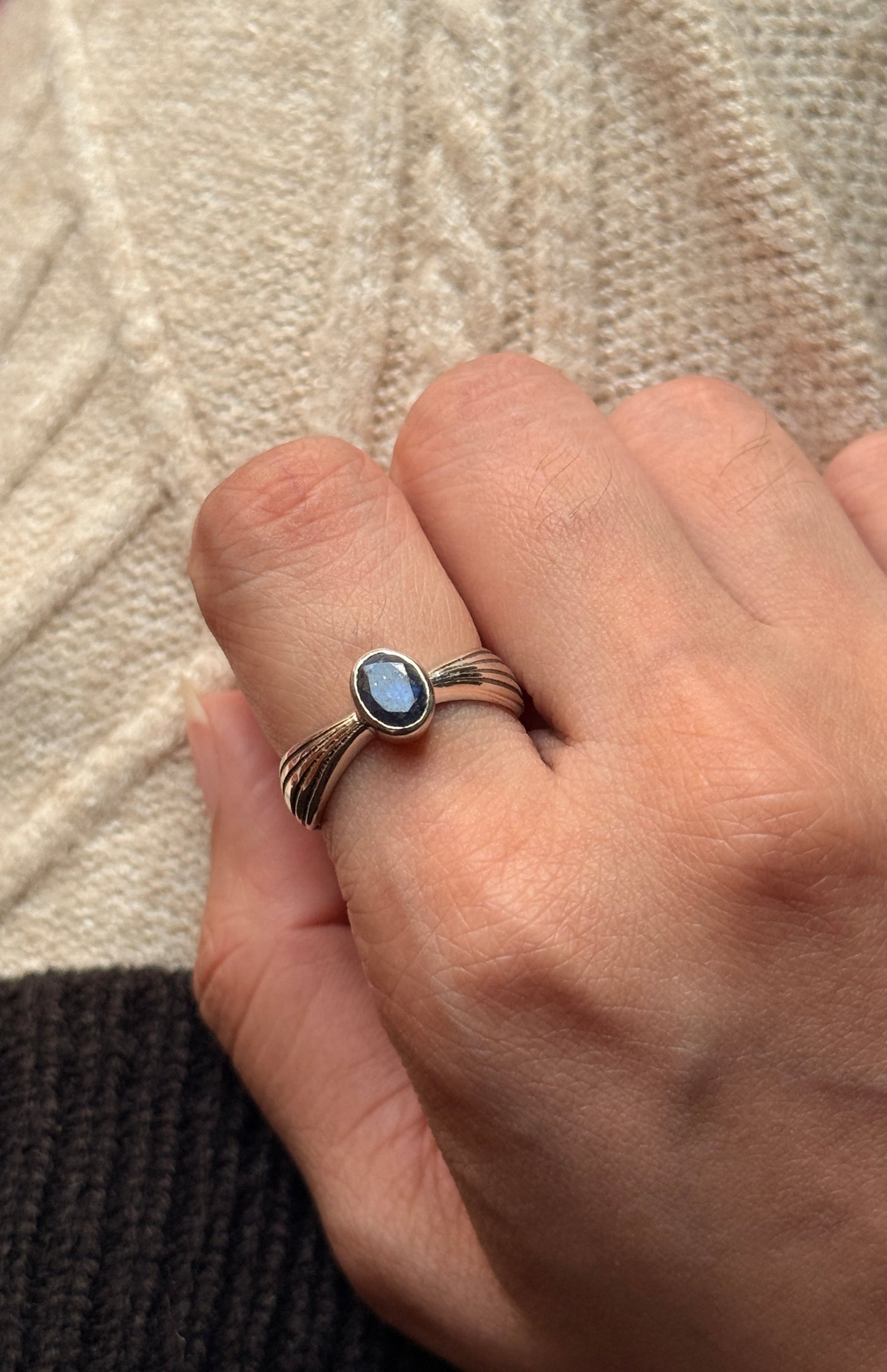 handcrafted 925 sterling silver lapis lazuli wavy oval ring