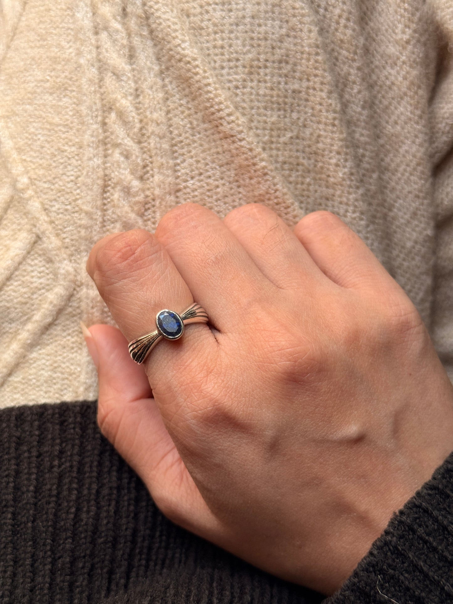 artisan 925 sterling silver lapis lazuli wavy band ring  