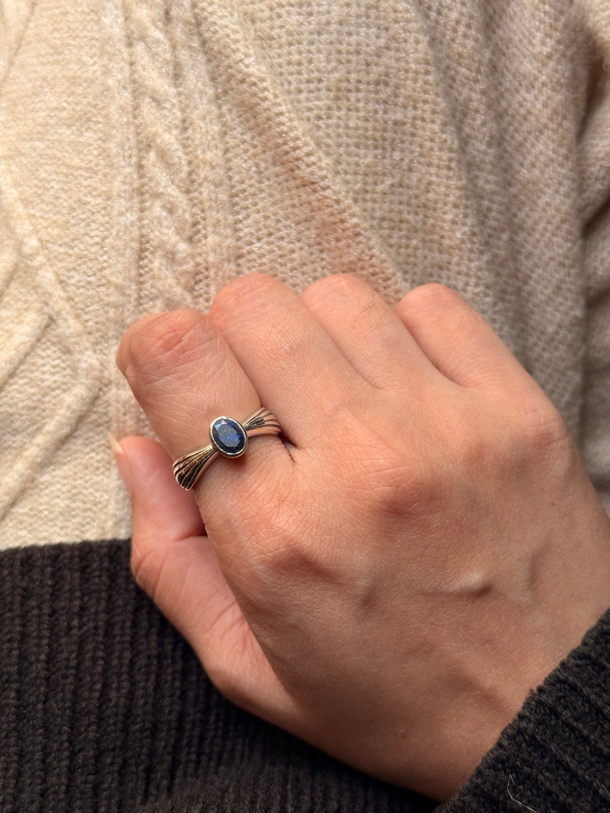 artisan 925 sterling silver lapis lazuli wavy band ring  